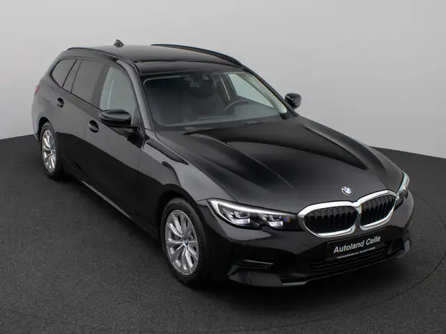 BMW 3 Series view 3