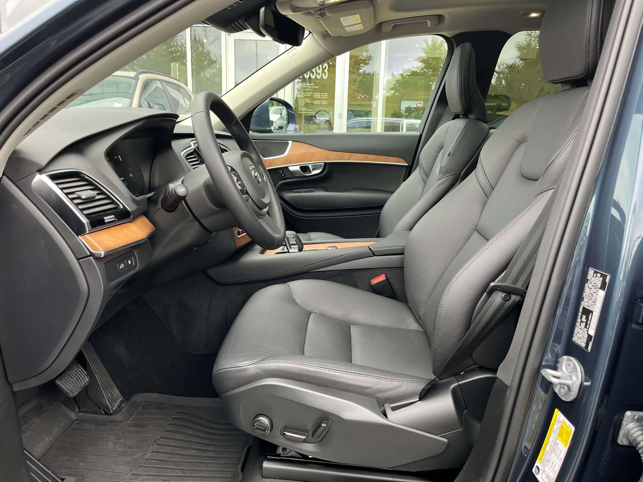 2024 Volvo XC90 T8 eAWD PHEV Plus Bright Theme 7-Seater thumb 9