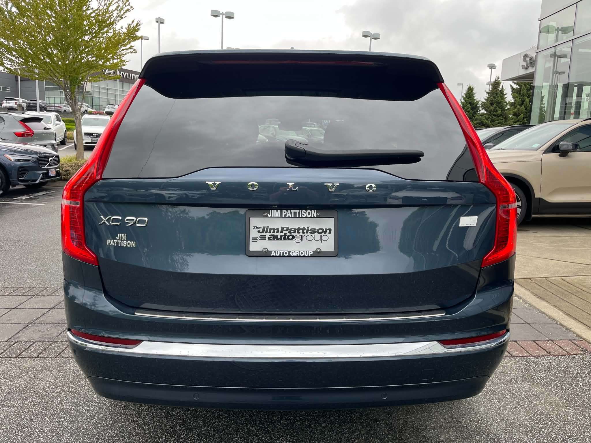 2024 Volvo XC90 T8 eAWD PHEV Plus Bright Theme 7-Seater alt 4