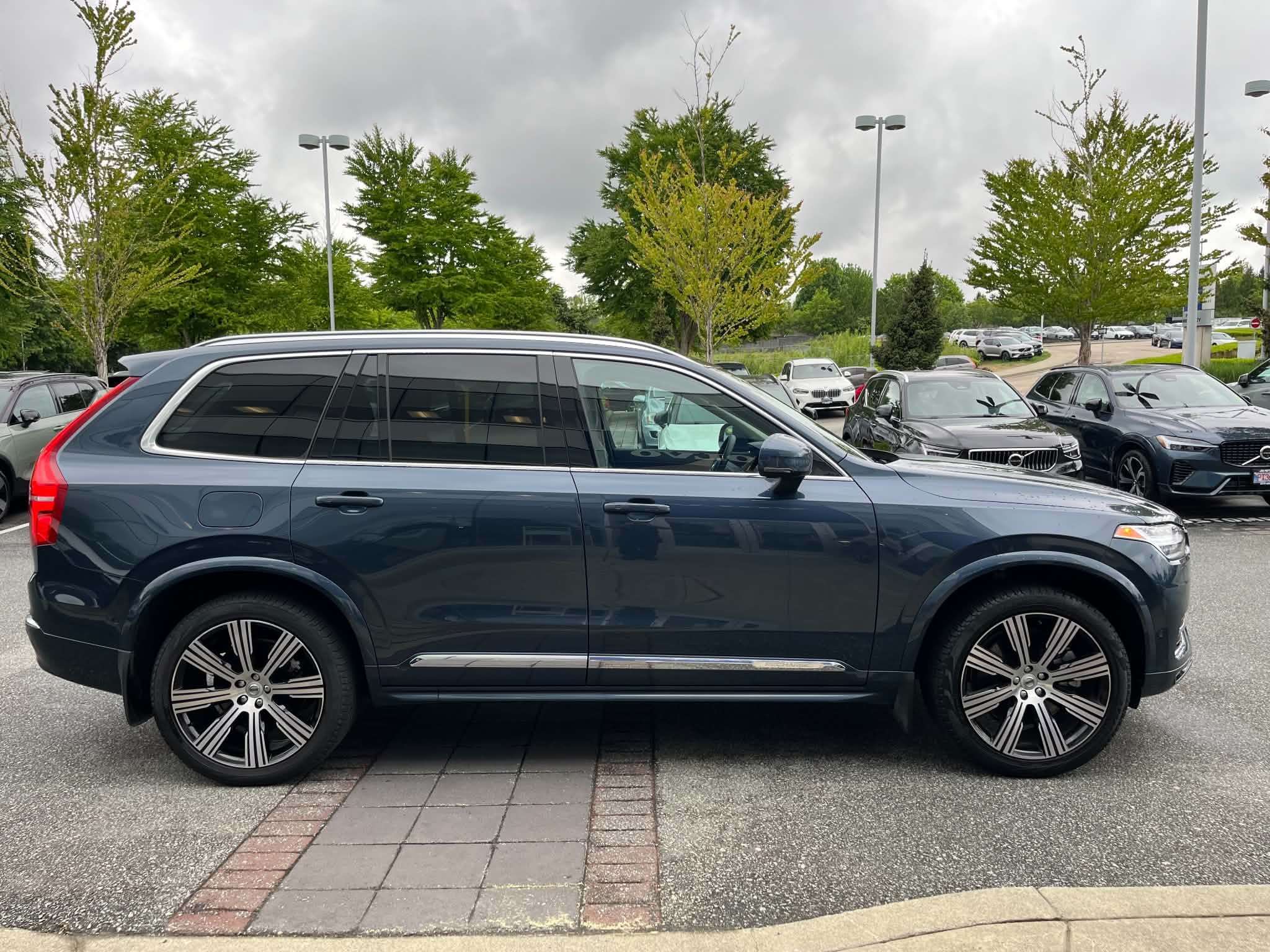 2024 Volvo XC90 T8 eAWD PHEV Plus Bright Theme 7-Seater thumb 6