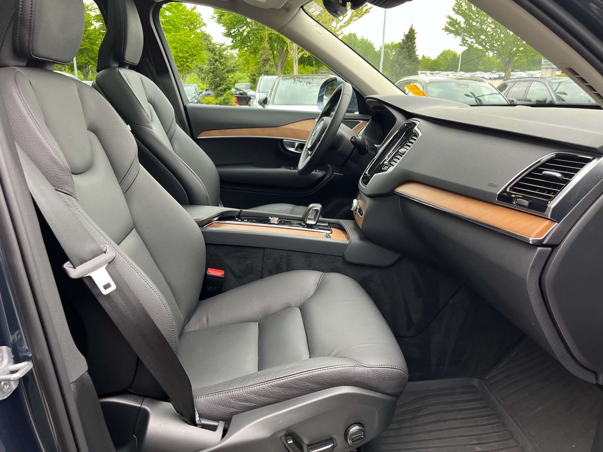 2024 Volvo XC90 T8 eAWD PHEV Plus Bright Theme 7-Seater thumb 15
