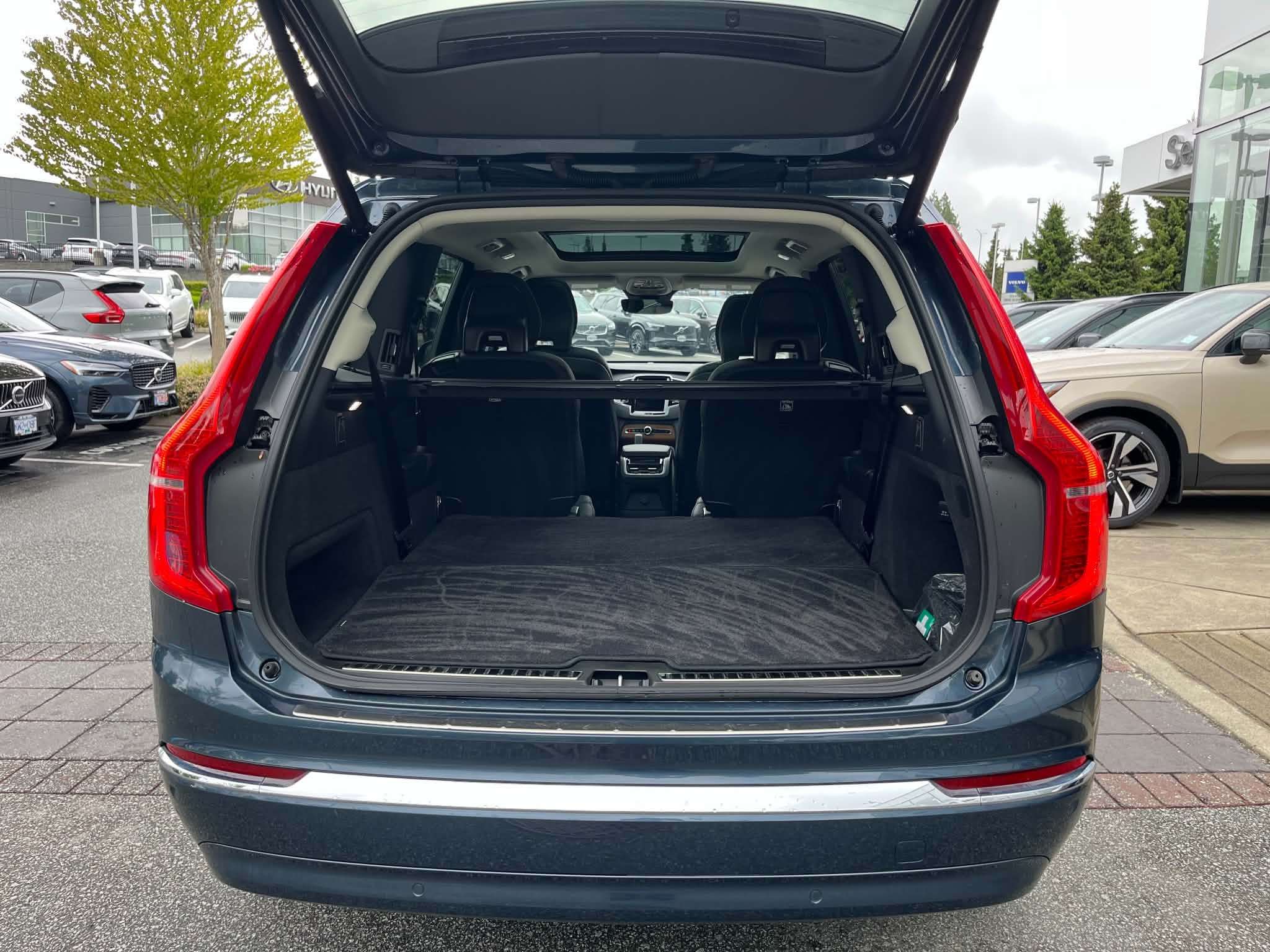 2024 Volvo XC90 T8 eAWD PHEV Plus Bright Theme 7-Seater thumb 17