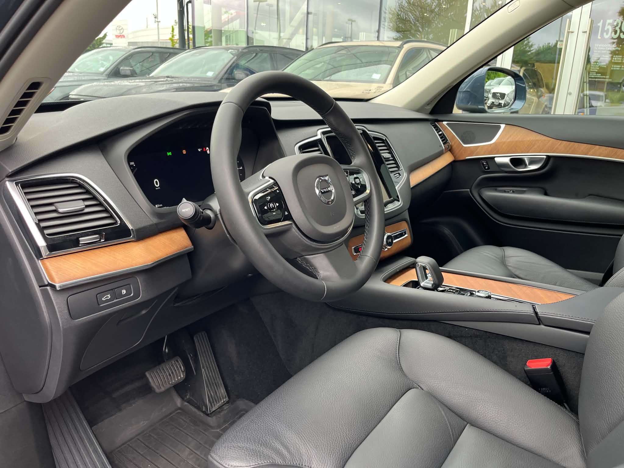 2024 Volvo XC90 T8 eAWD PHEV Plus Bright Theme 7-Seater thumb 11