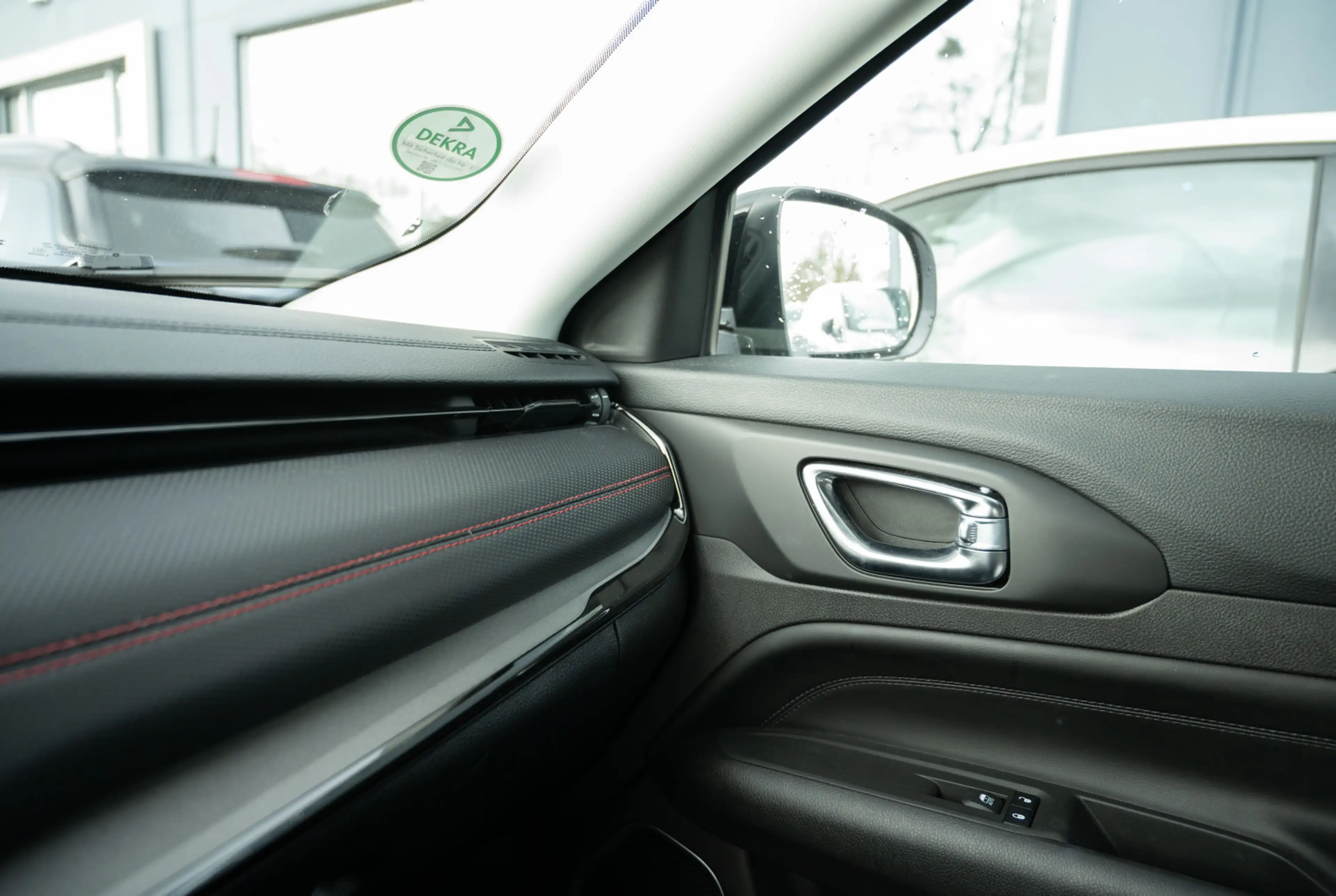Jeep Compass Red 1.5l Mild-Hybrid FWD 130 DTC7 — photo 12
