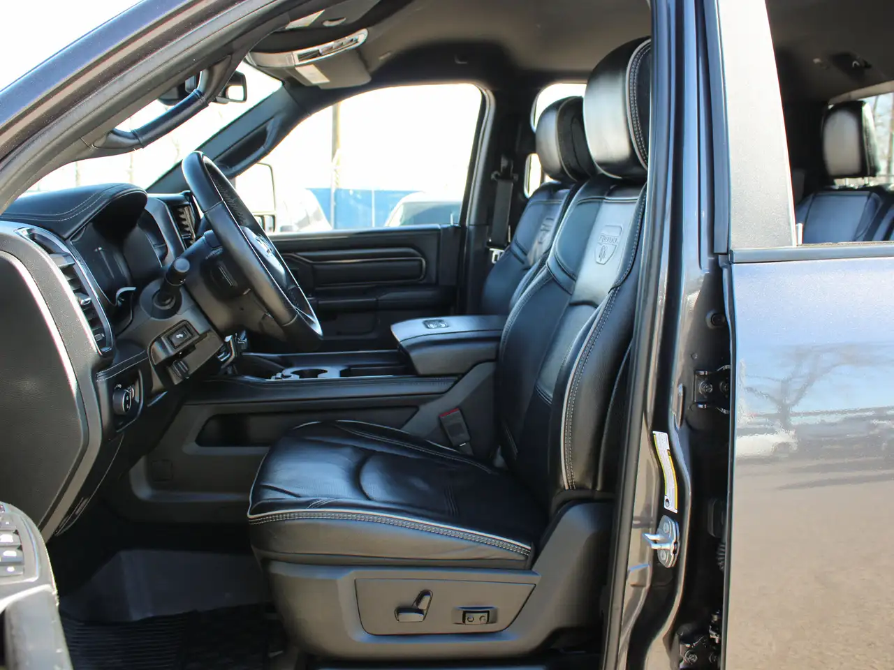 RAM 2500 снимка RAM 2500