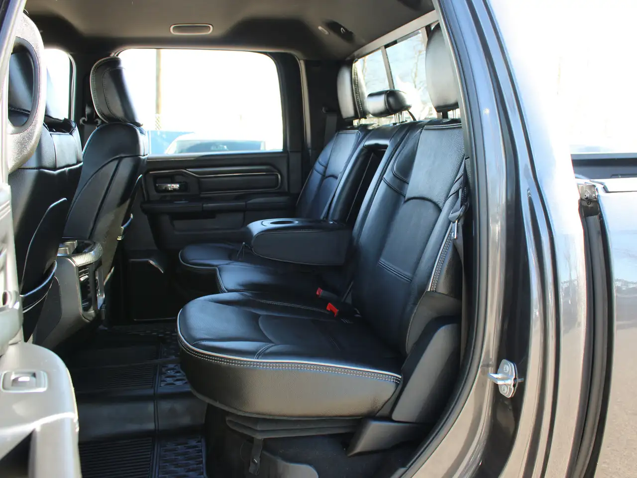 RAM 2500 снимка RAM 2500