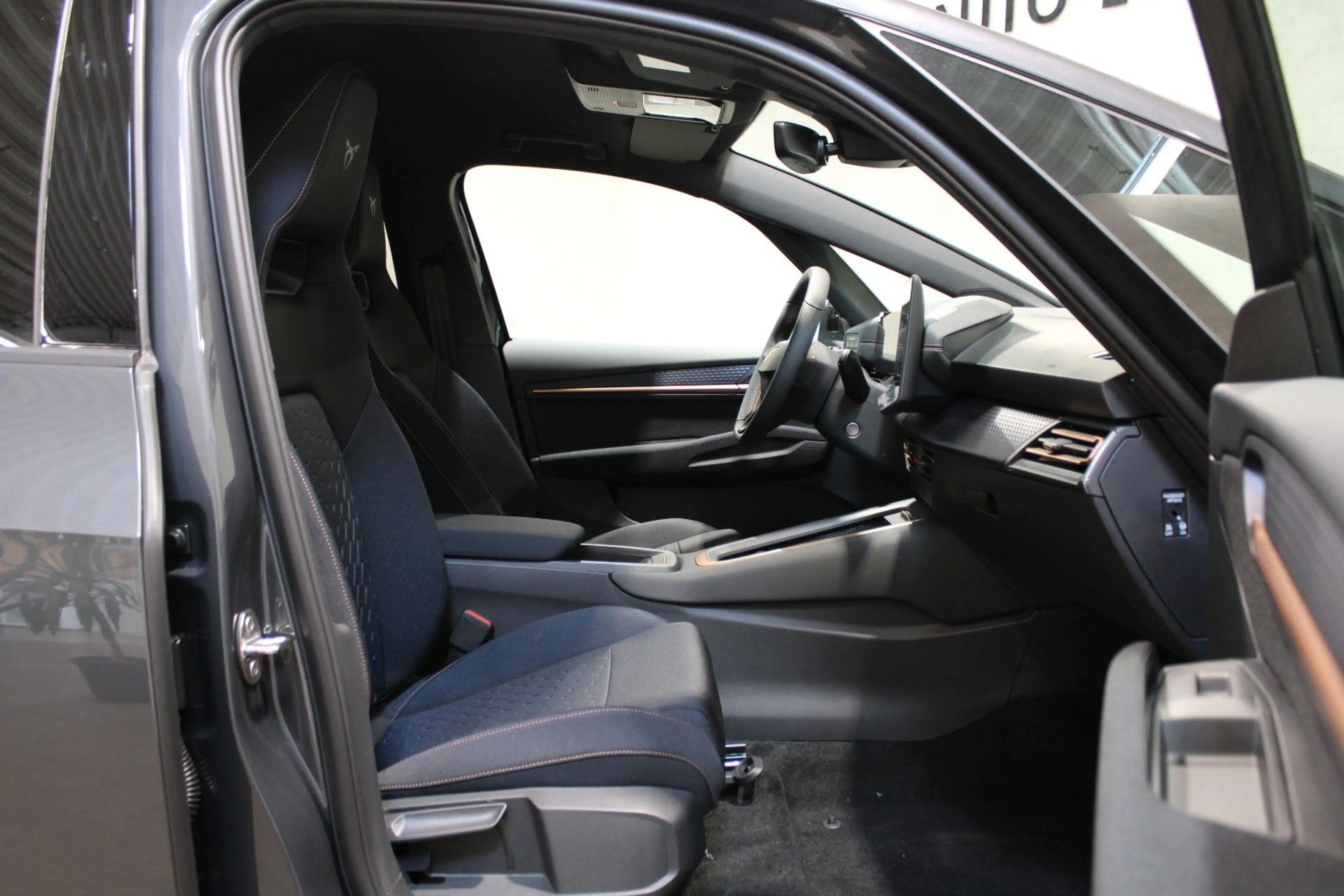 CUPRA Born 140KW 58KwH*Navi*LED*AHK*neues MODELL — photo 12