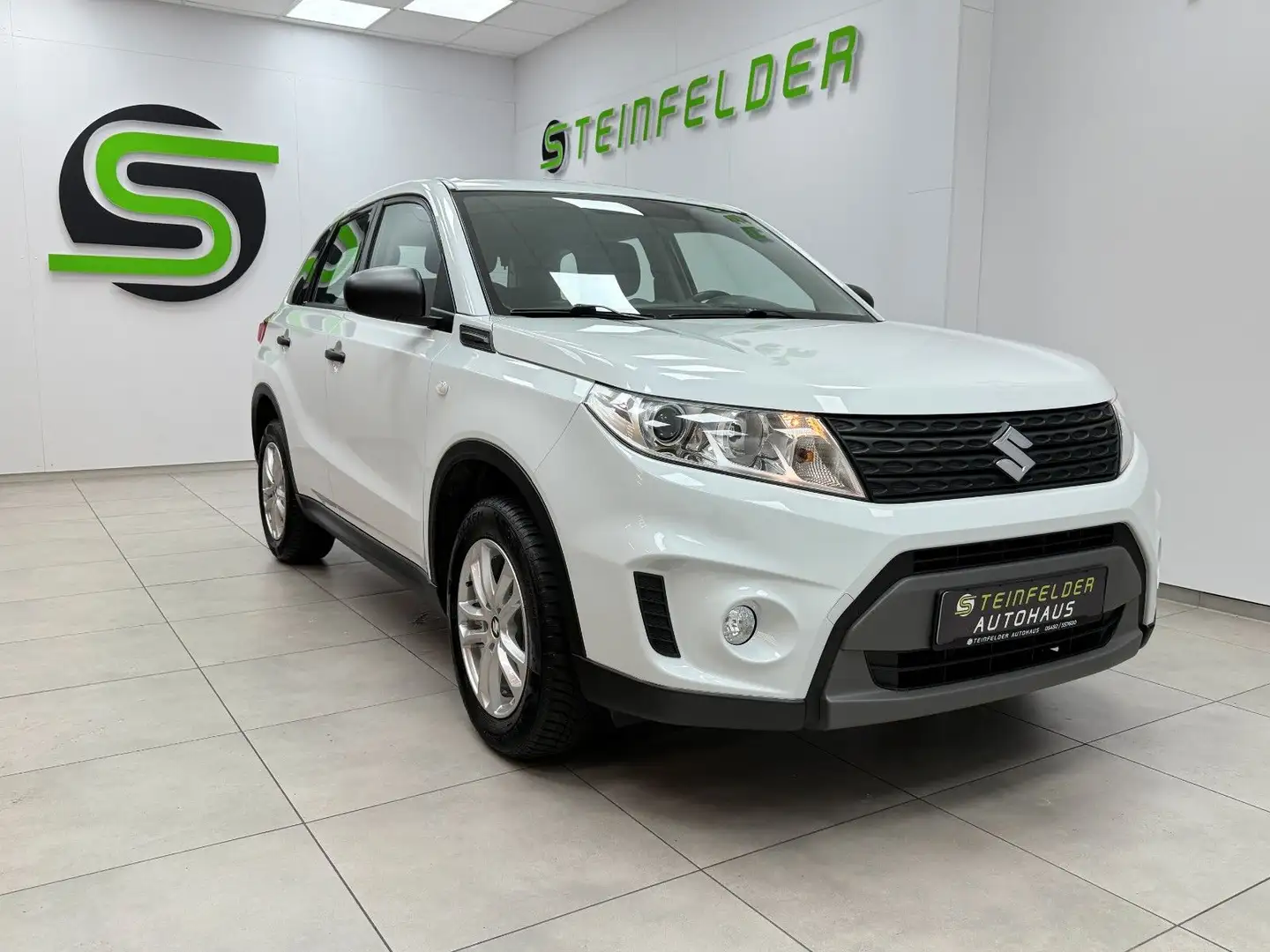 Suzuki Vitara 1.6 Club 4x2/KLIMA/AHK ABN./BLUETOOTH/ALU Weiß - 1