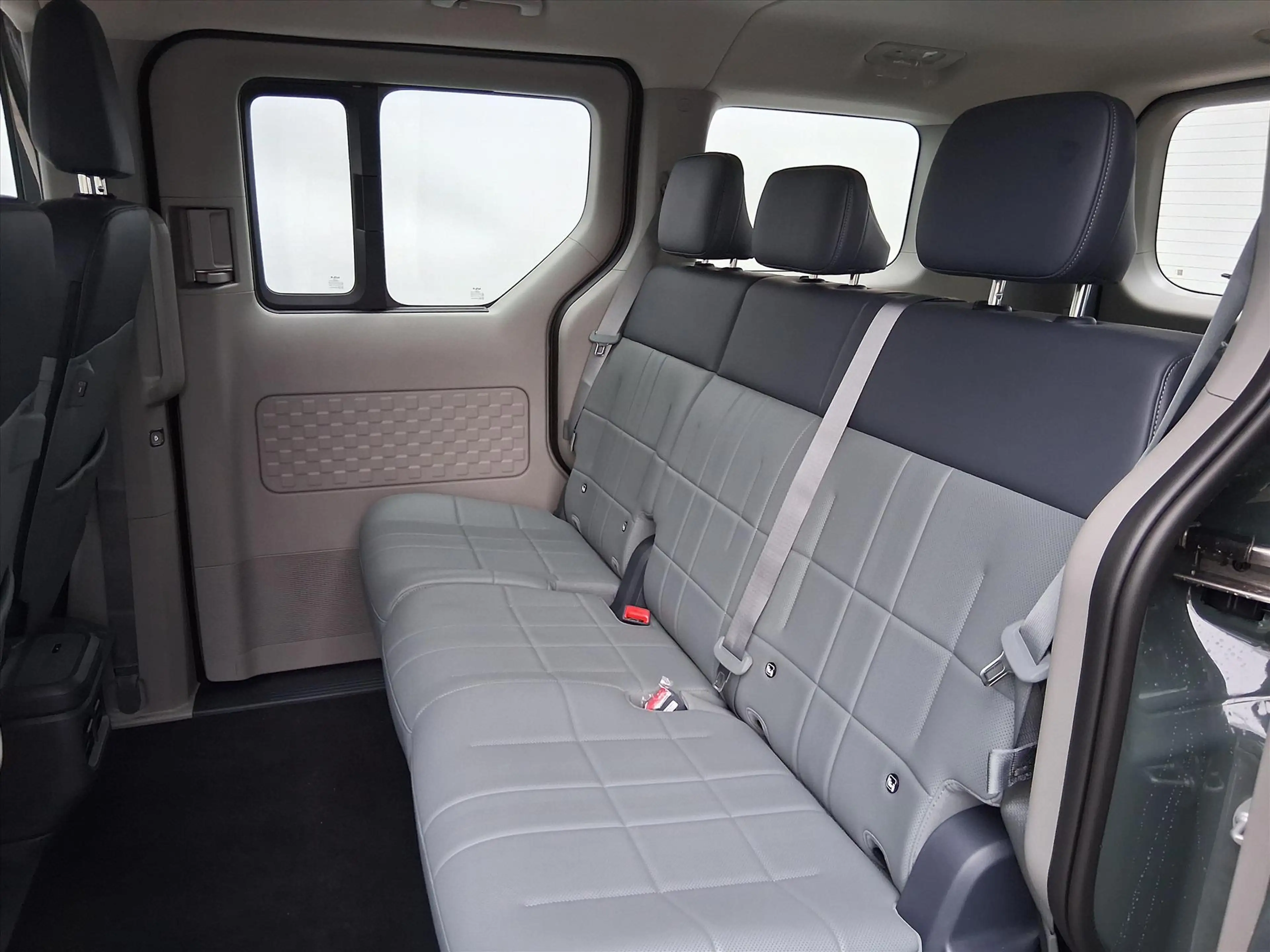 Kia PV5 Passenger 71,2 kWh 163pk Elite Executive — photo 10