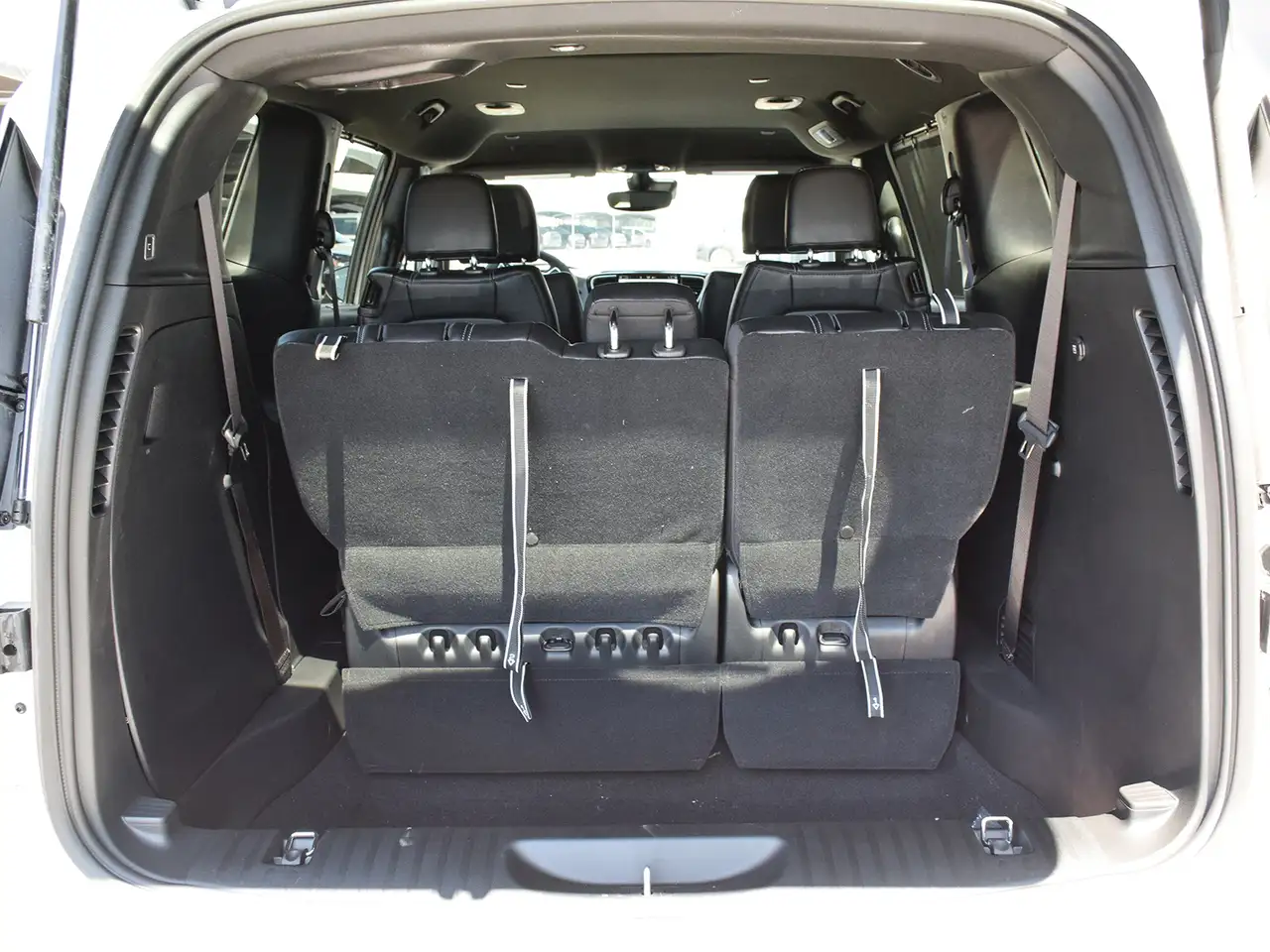 Chrysler Grand Caravan снимка Chrysler Grand Caravan