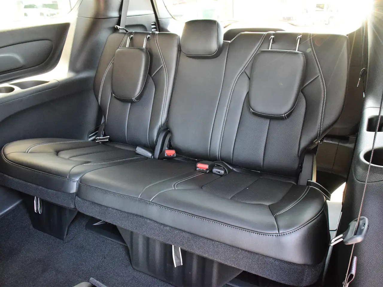 Chrysler Grand Caravan снимка Chrysler Grand Caravan