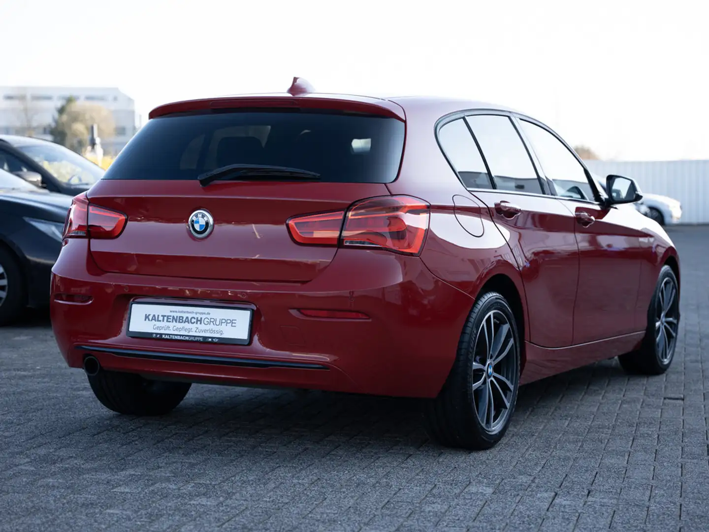 BMW 118 i Sport Line LENKRADHZ. NAVI SHZ LED PDC Rojo - 2