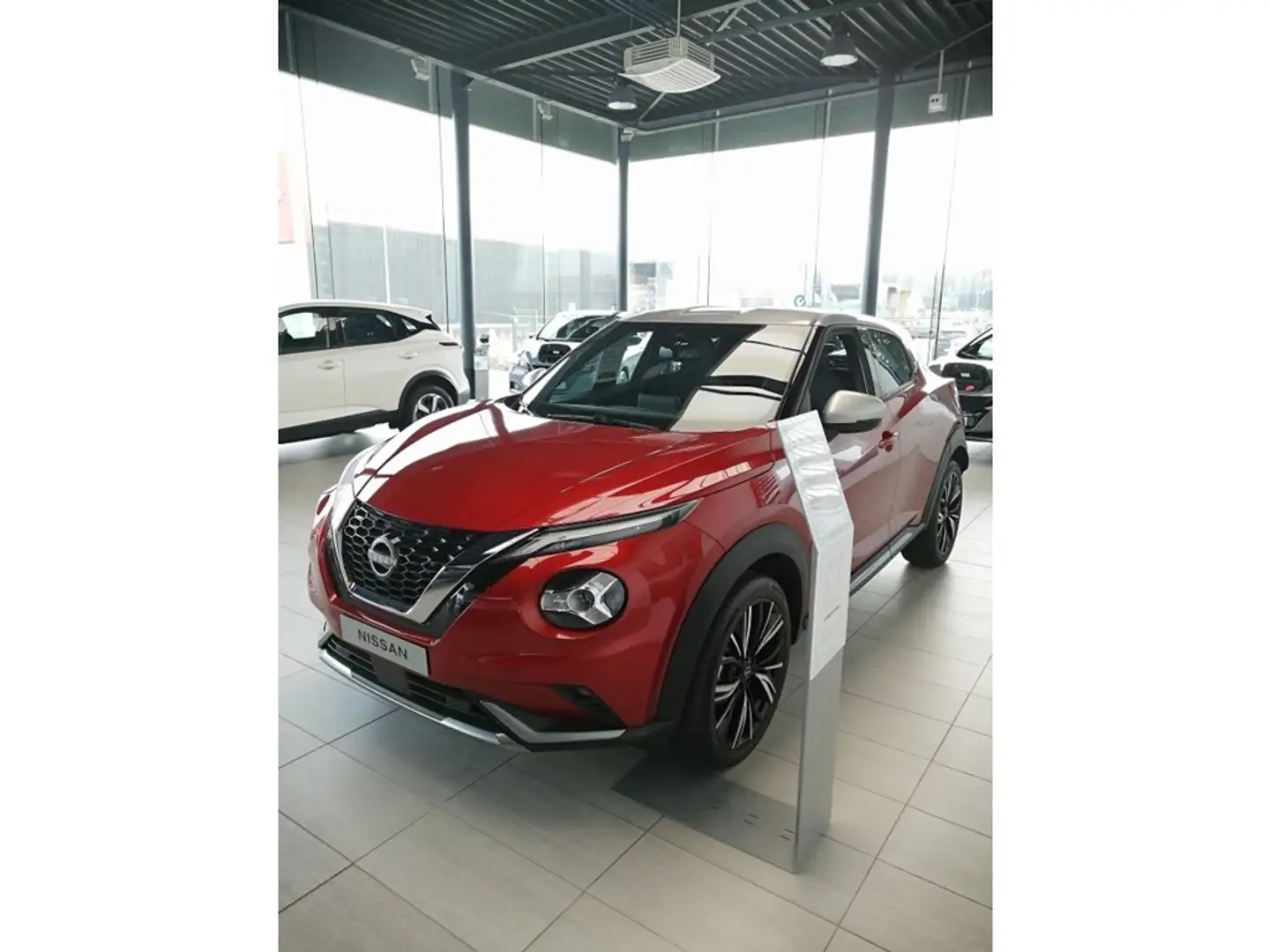 Nissan Juke N-DESIGN Red - 1