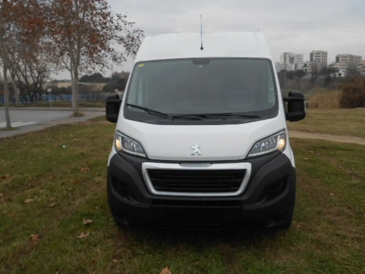 Peugeot Boxer Furgón 2.0BlueHDI 333 L2H2 110 Weiß - 2