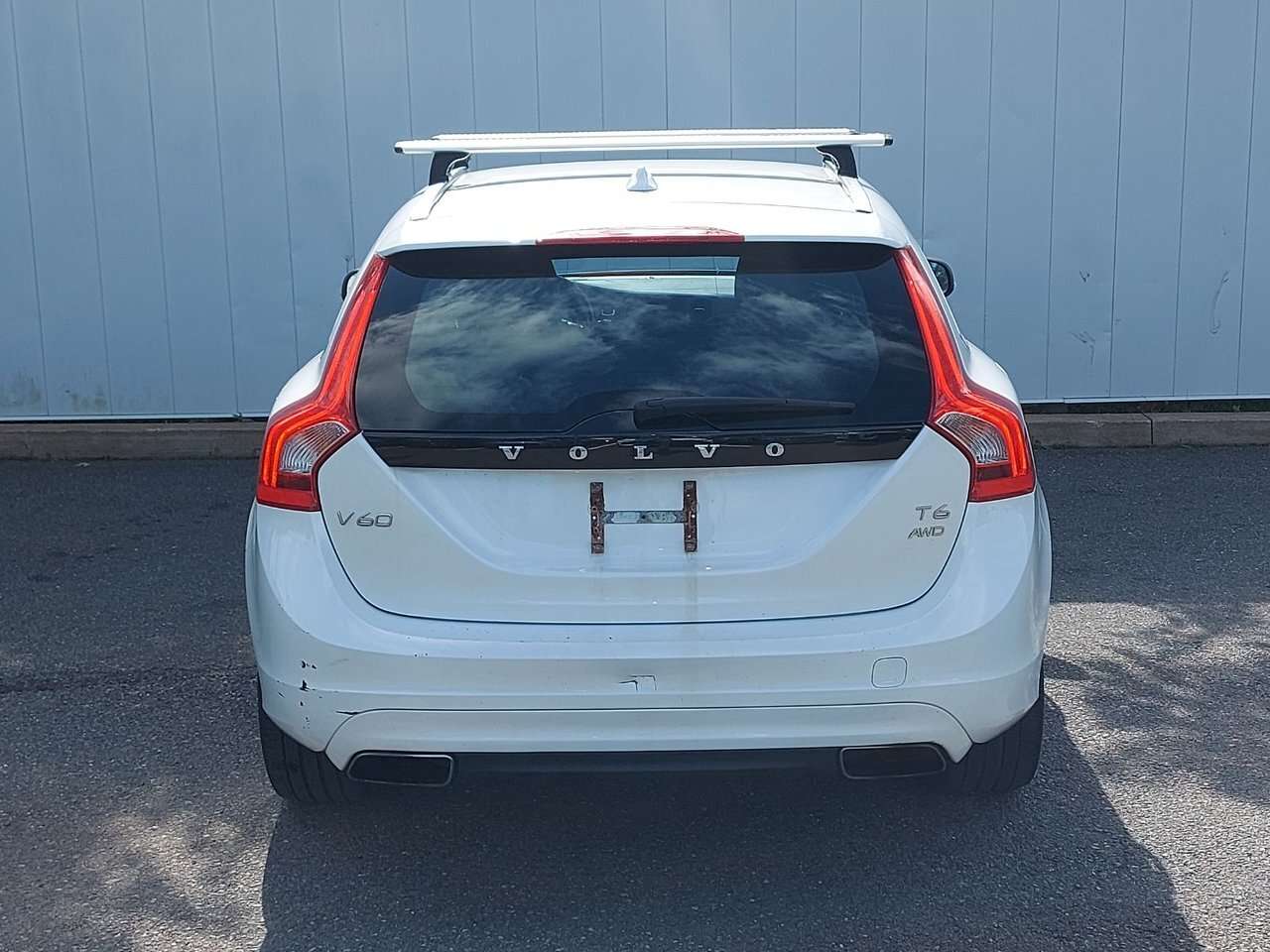 2017 Volvo V60 T6 Drive-E Premier | Leather | HtdSeats | Cam — снимка 1