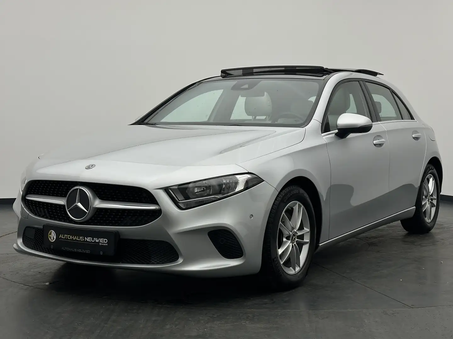 Mercedes-Benz A 200 A 200d 8G-DCT Style +PANO+360CAM+NAV+WIDESCREEN+ Argent - 2