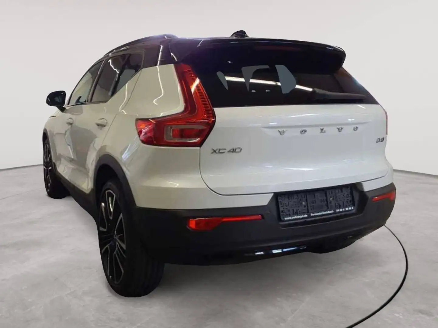 Volvo XC40 XC40 D4 AWD A R-Design LEDER PANO Weiß - 2