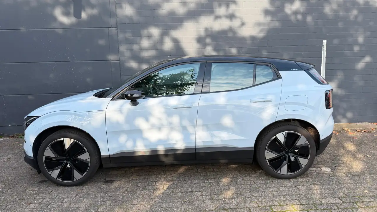 Volvo EX30 Ultra AWD Performance Pure Electric, миниатюра 2