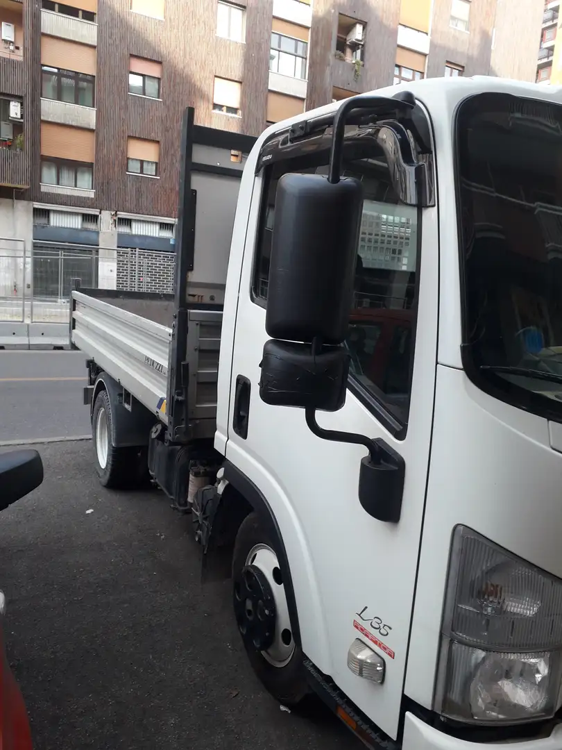 Isuzu Alb - 1