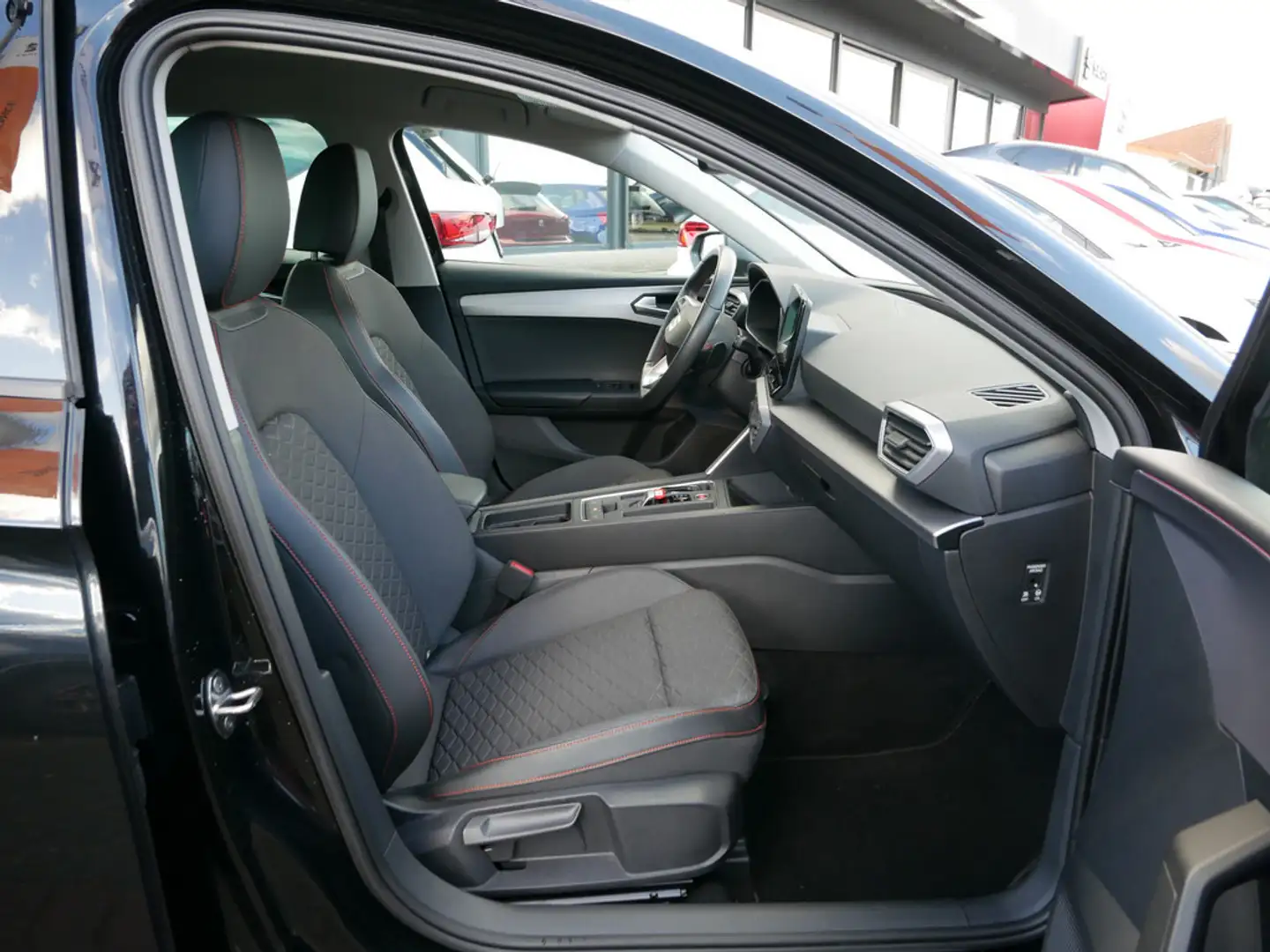 SEAT Leon Sportstourer 1.5 eTSI FR SHZ NAVI LED Noir - 2