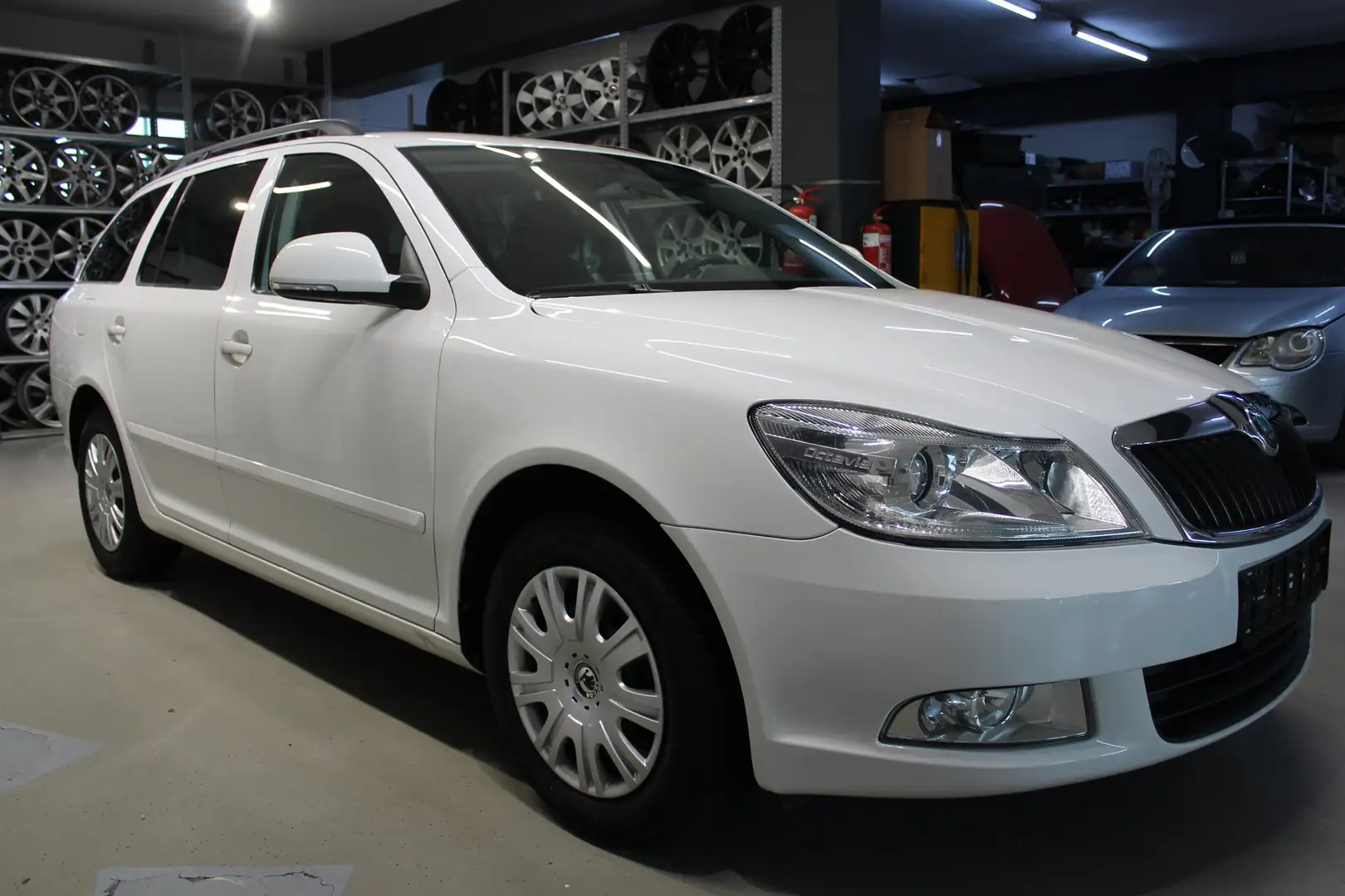 Skoda Octavia Octavia 1,6 TDI*Ambition*PDC*AHK*Klima*AUX Weiß - 2