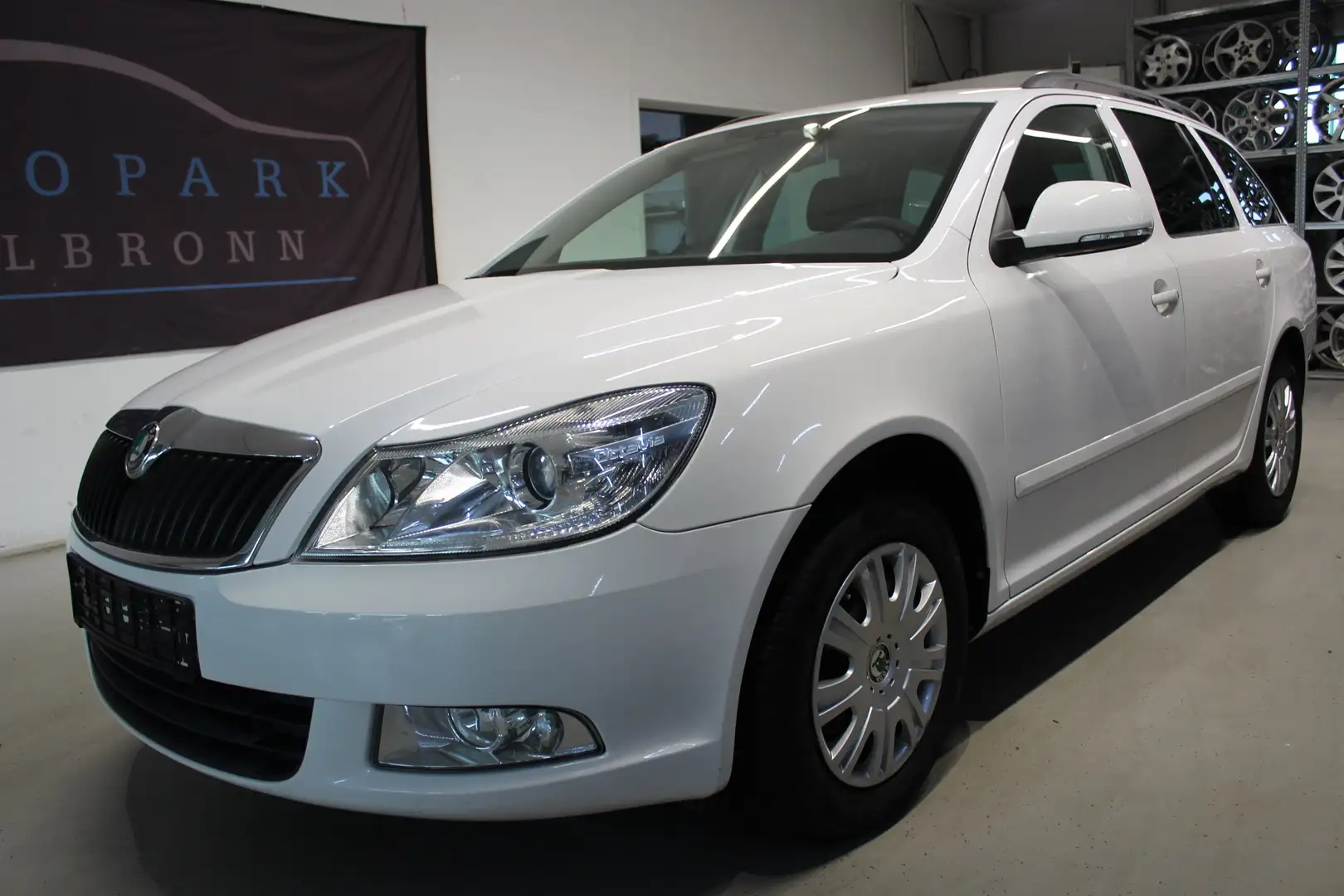 Skoda Octavia Octavia 1,6 TDI*Ambition*PDC*AHK*Klima*AUX Weiß - 1