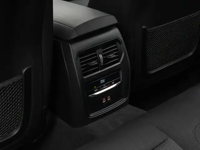 BMW 3 Series view 30