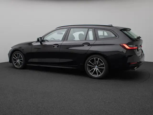 BMW 3 Series view 10
