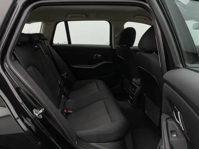 BMW 3 Series view 27