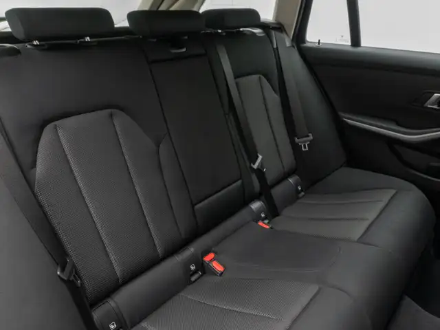 BMW 3 Series view 29