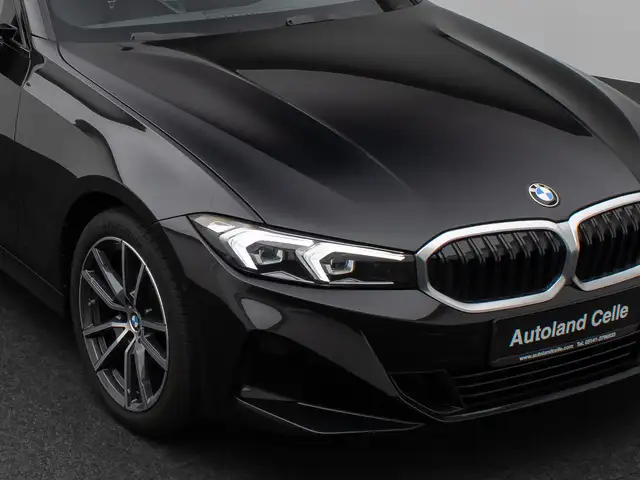 BMW 3 Series view 18