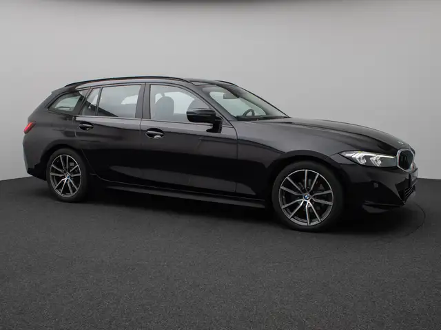 BMW 3 Series view 4