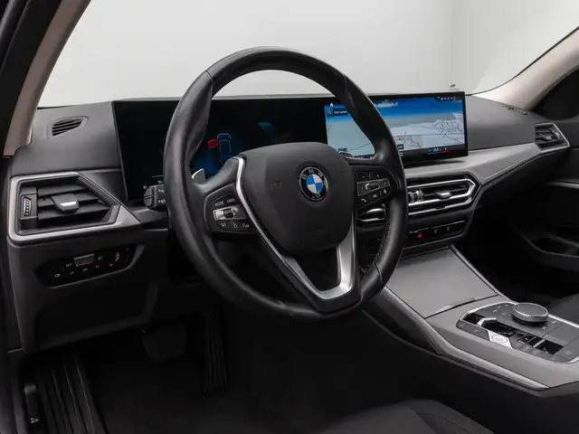 BMW 3 Series view 21