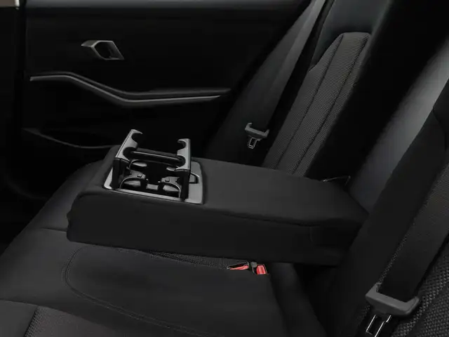 BMW 3 Series view 28