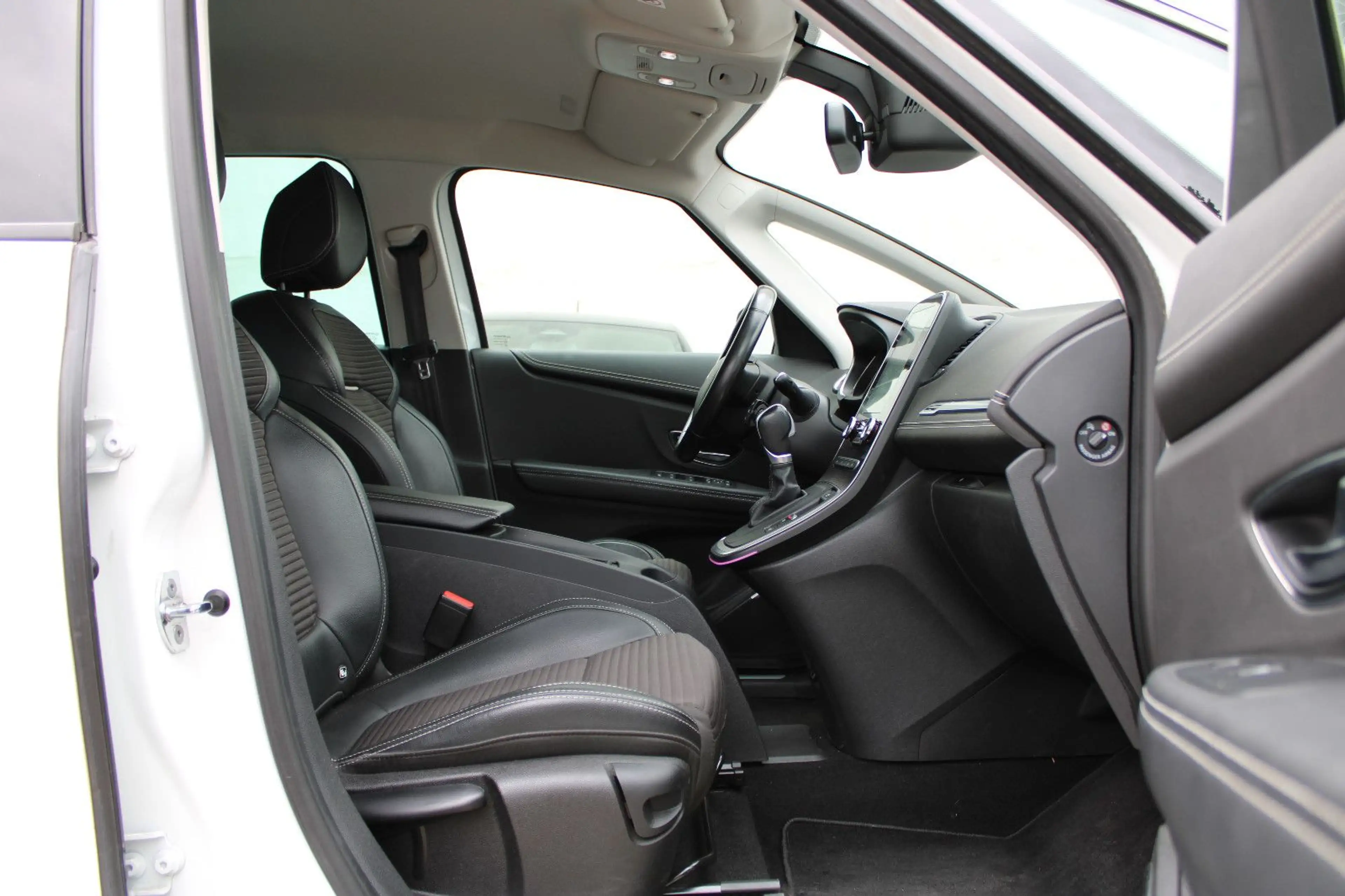 Renault Scenic IV 1.3 TCe/BlackEdition/BOSE/Pano/Kam/DAB — photo 14
