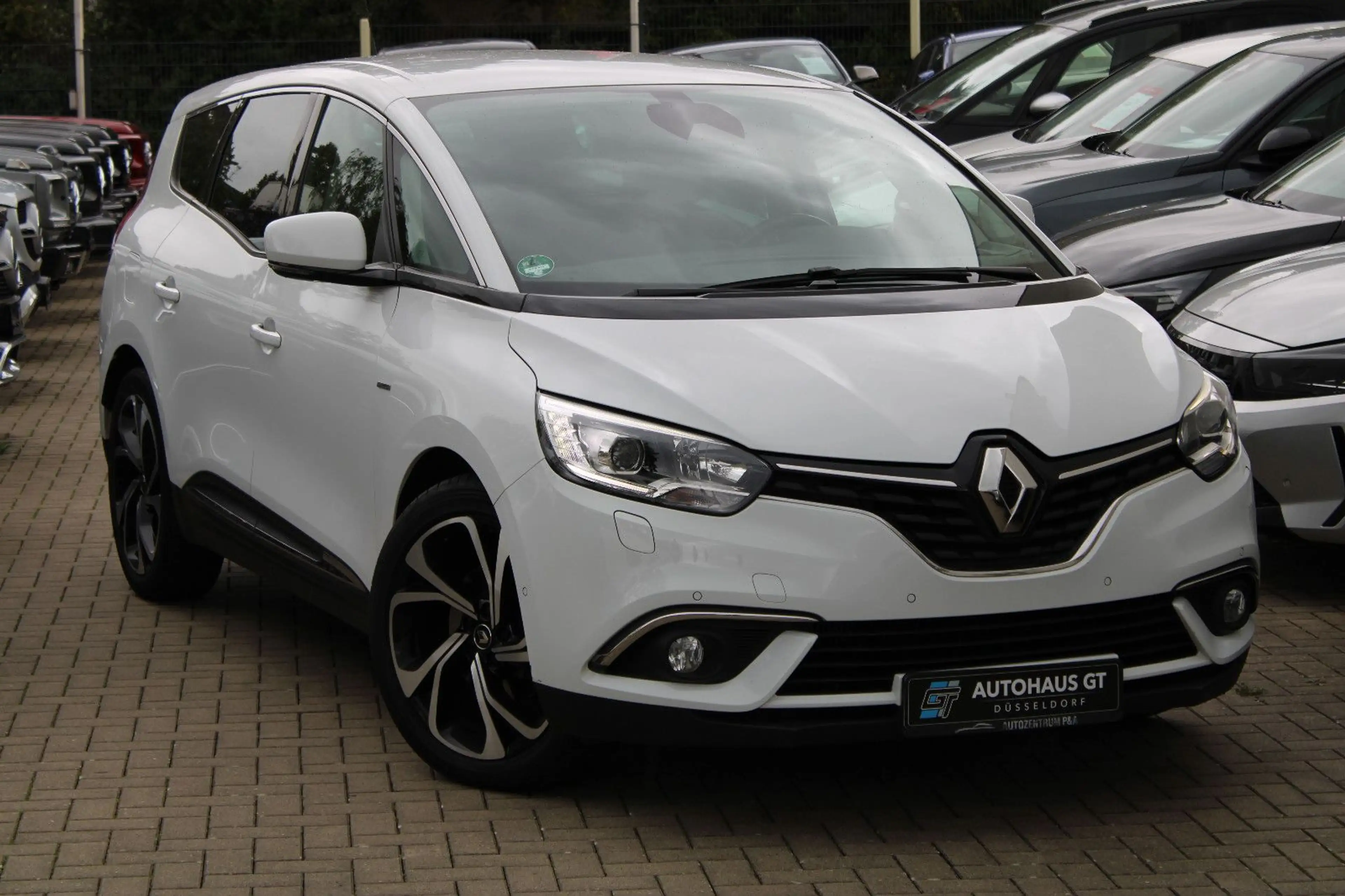 Renault Scenic IV 1.3 TCe/BlackEdition/BOSE/Pano/Kam/DAB — photo 3