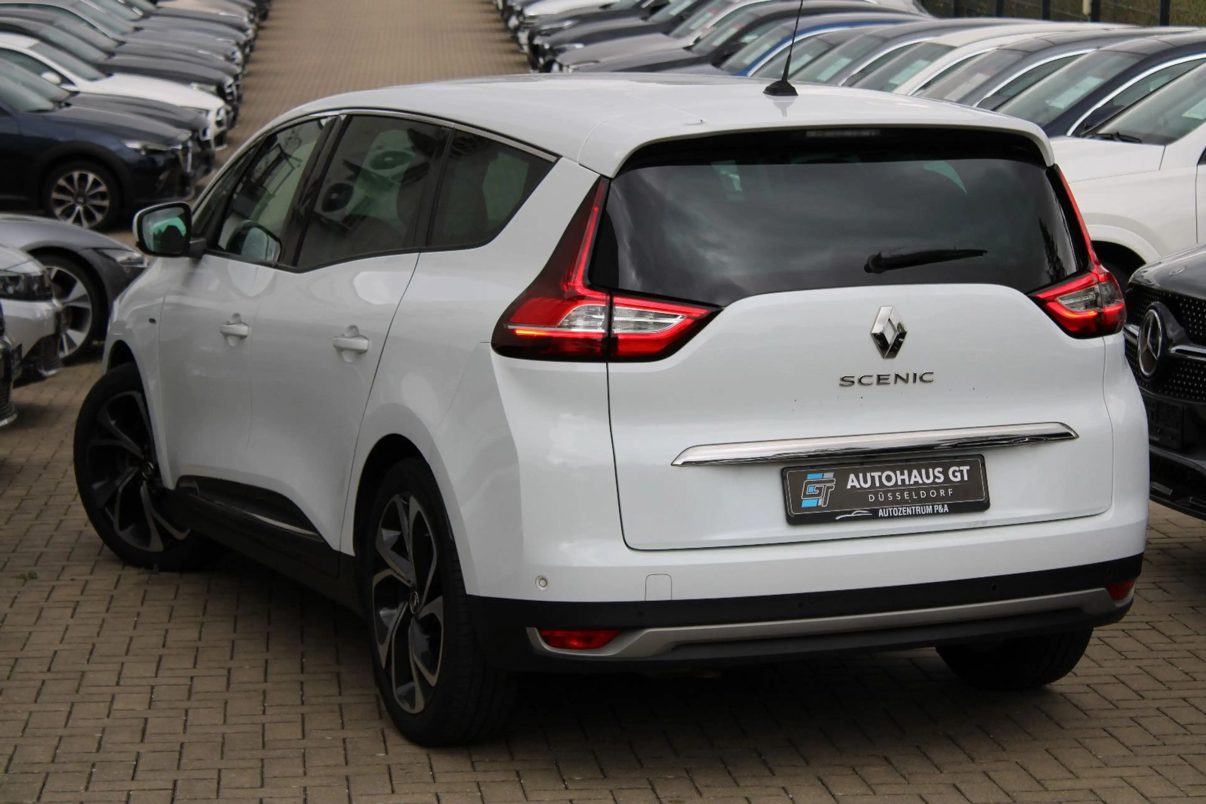 Renault Scenic IV 1.3 TCe/BlackEdition/BOSE/Pano/Kam/DAB — photo 4