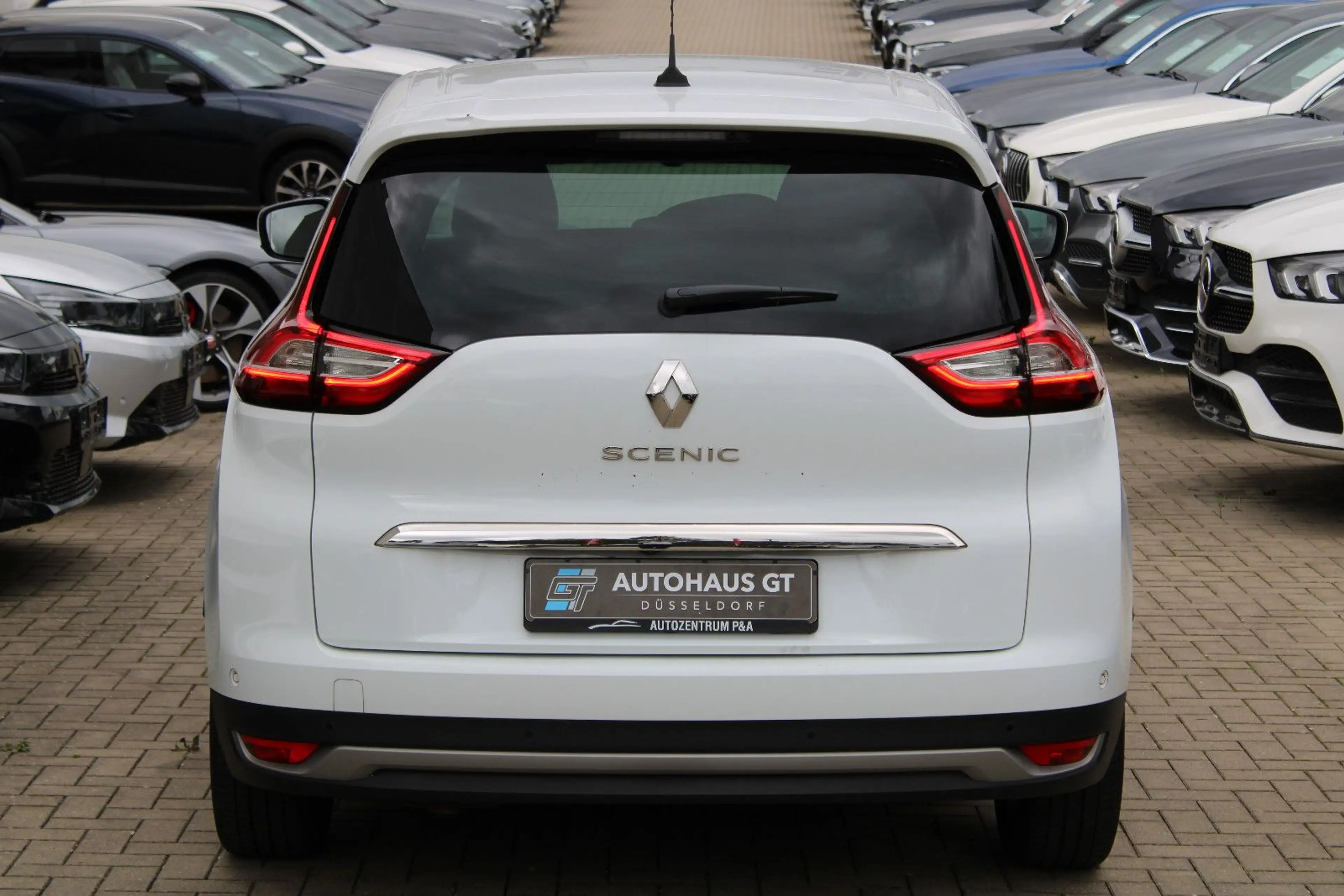 Renault Scenic IV 1.3 TCe/BlackEdition/BOSE/Pano/Kam/DAB — photo 9