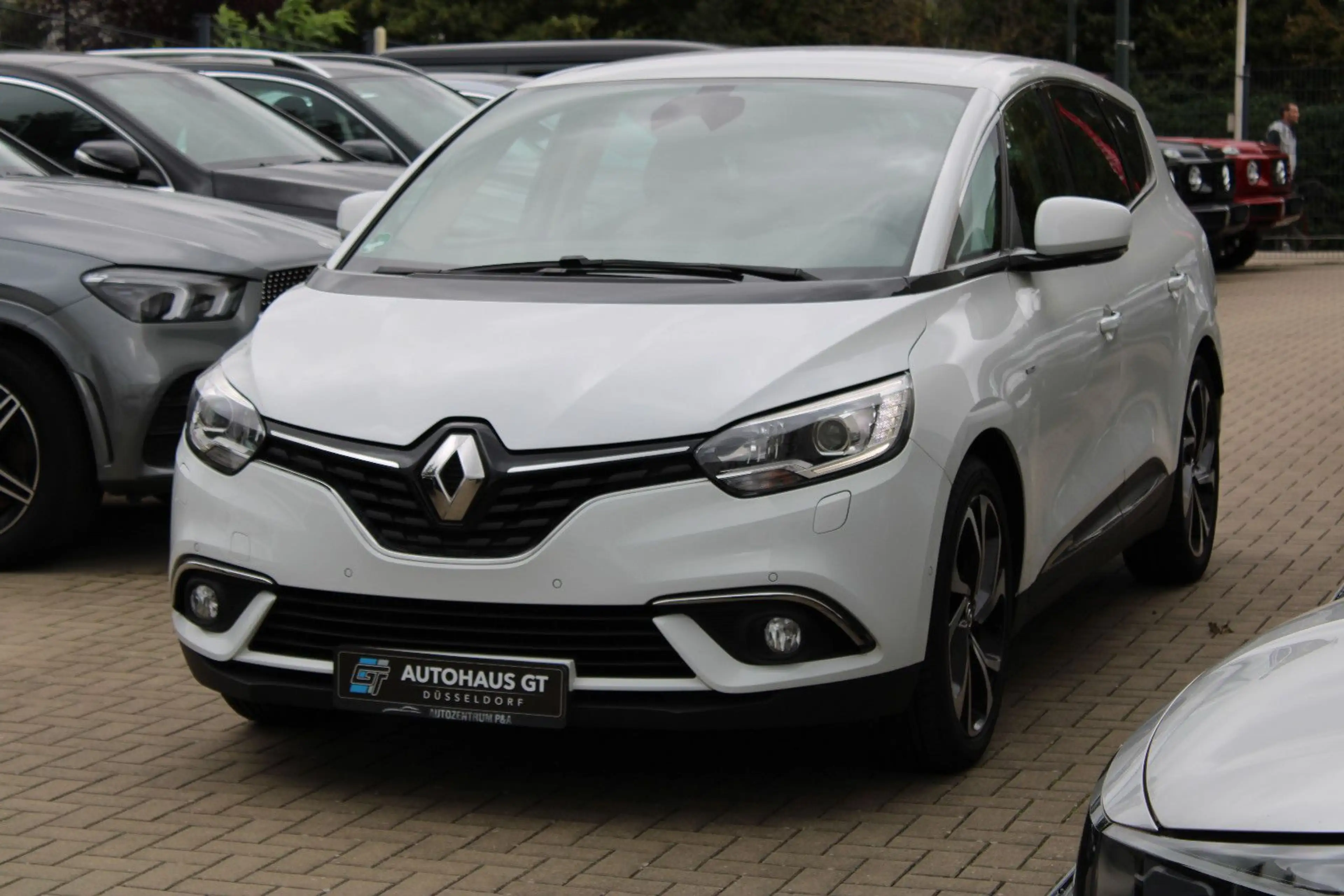 Renault Scenic IV 1.3 TCe/BlackEdition/BOSE/Pano/Kam/DAB — photo 5
