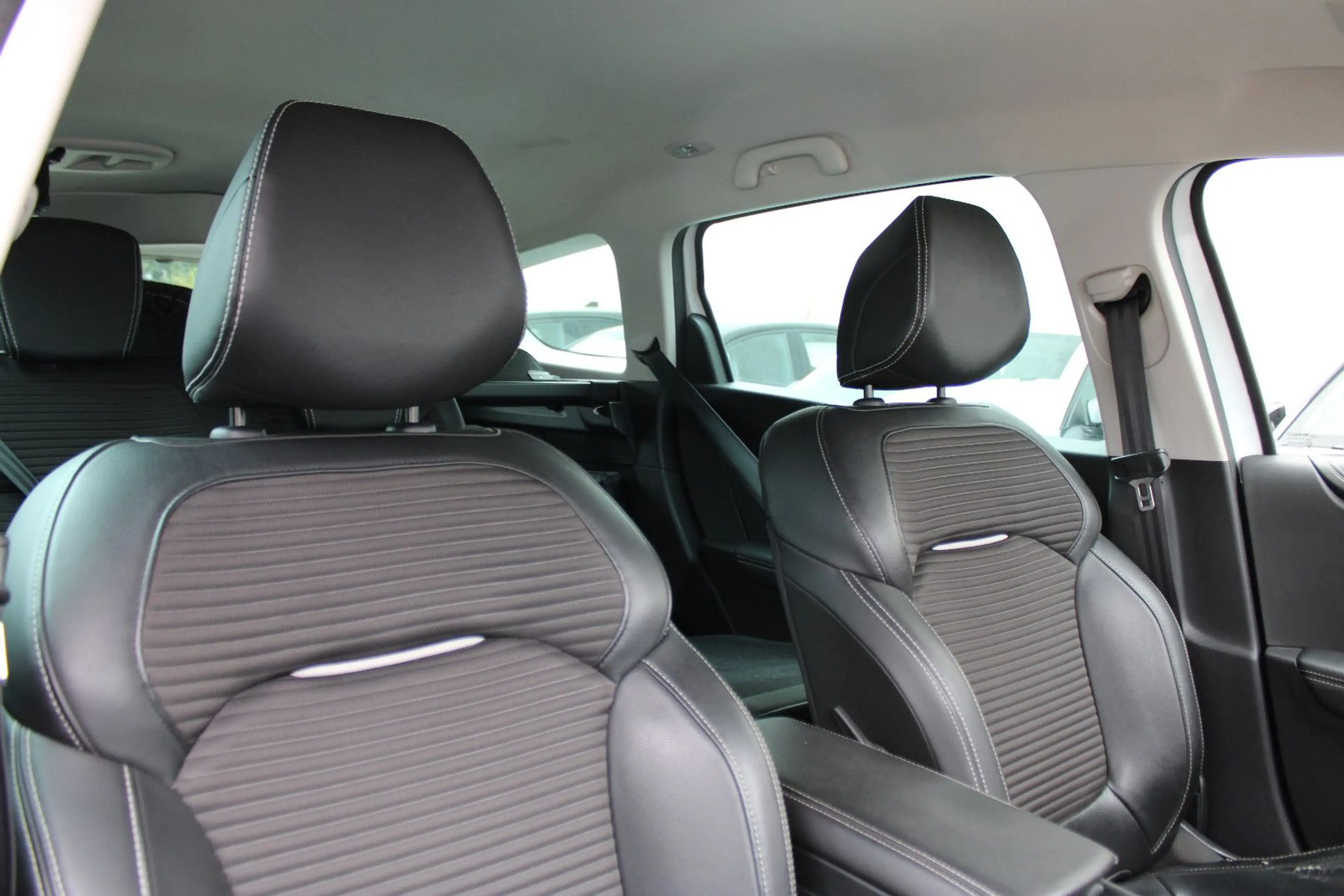 Renault Scenic IV 1.3 TCe/BlackEdition/BOSE/Pano/Kam/DAB — photo 15
