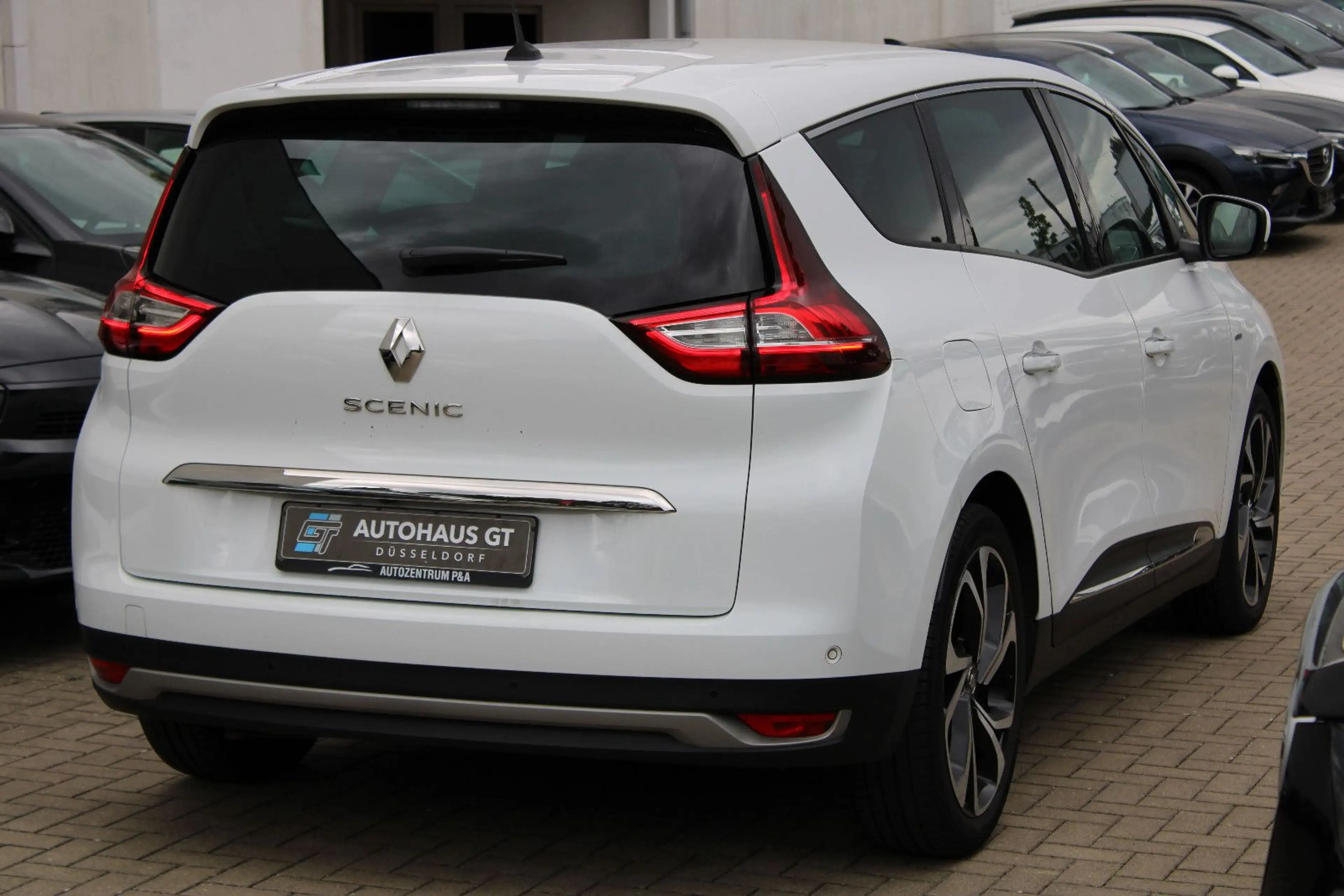 Renault Scenic IV 1.3 TCe/BlackEdition/BOSE/Pano/Kam/DAB — photo 6