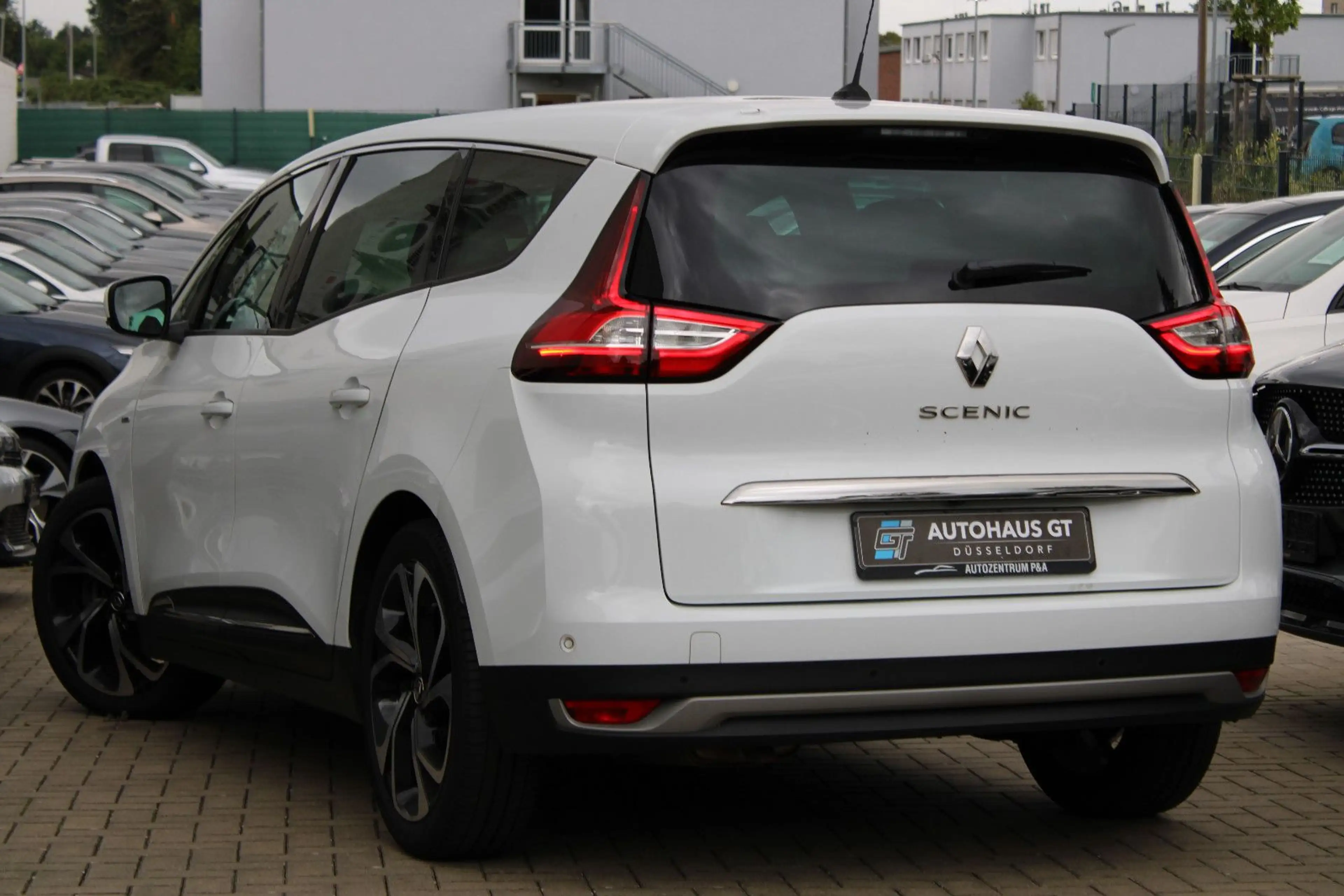 Renault Scenic IV 1.3 TCe/BlackEdition/BOSE/Pano/Kam/DAB — photo 2