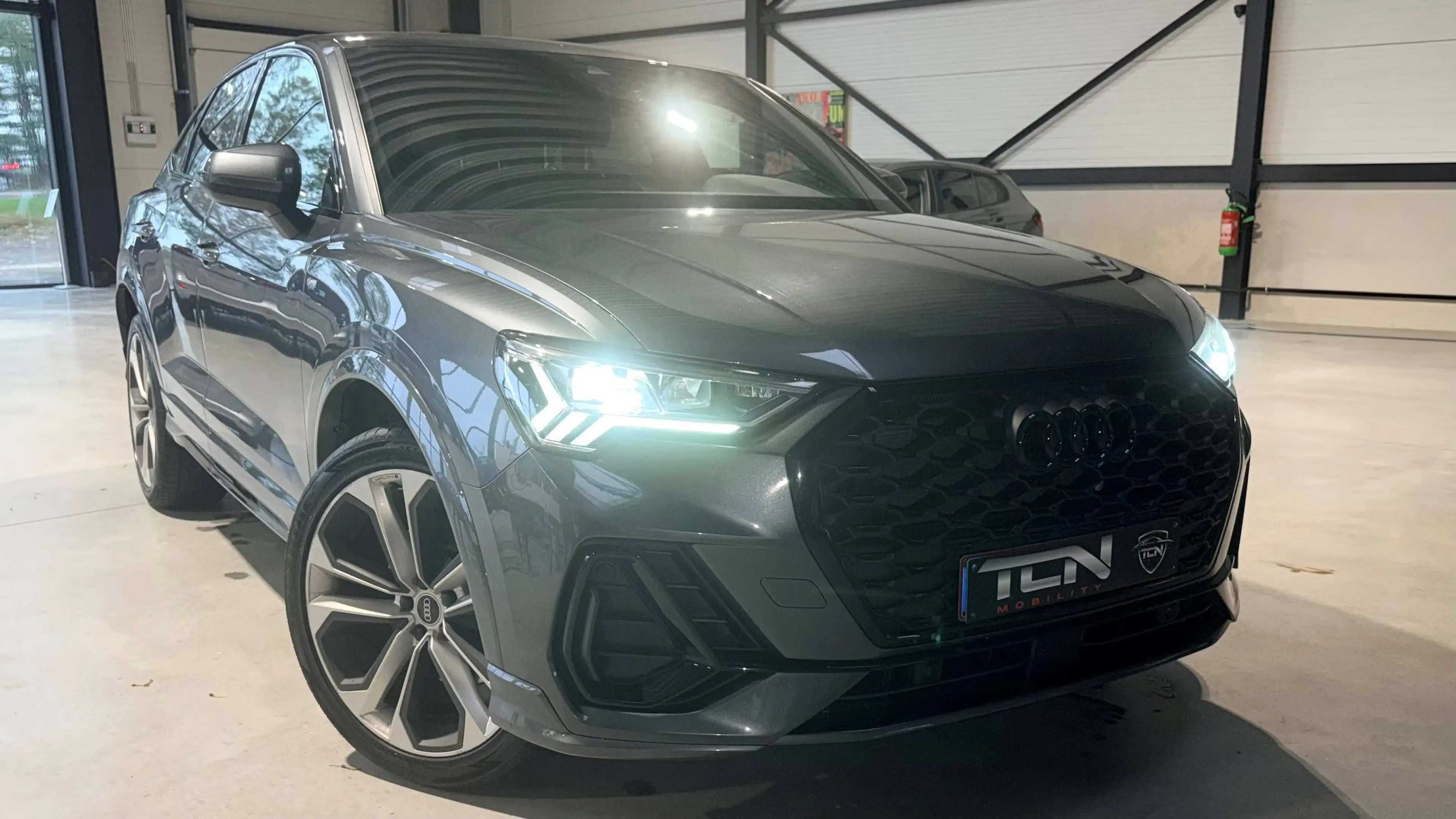 Audi Q3 Q3 35 TFSI Business Edition S tronic — photo 2