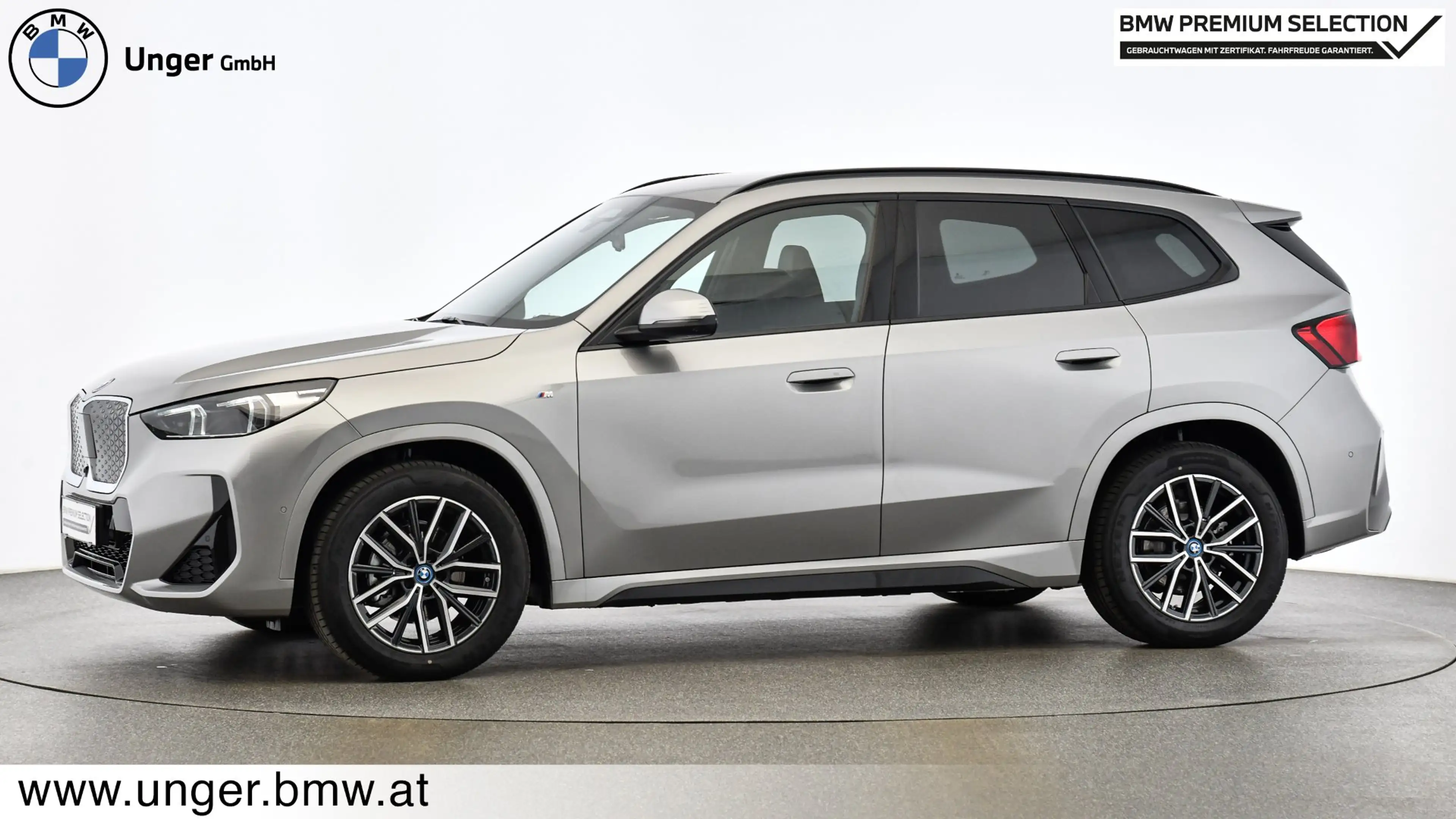 BMW iX1 eDrive20 — photo 8