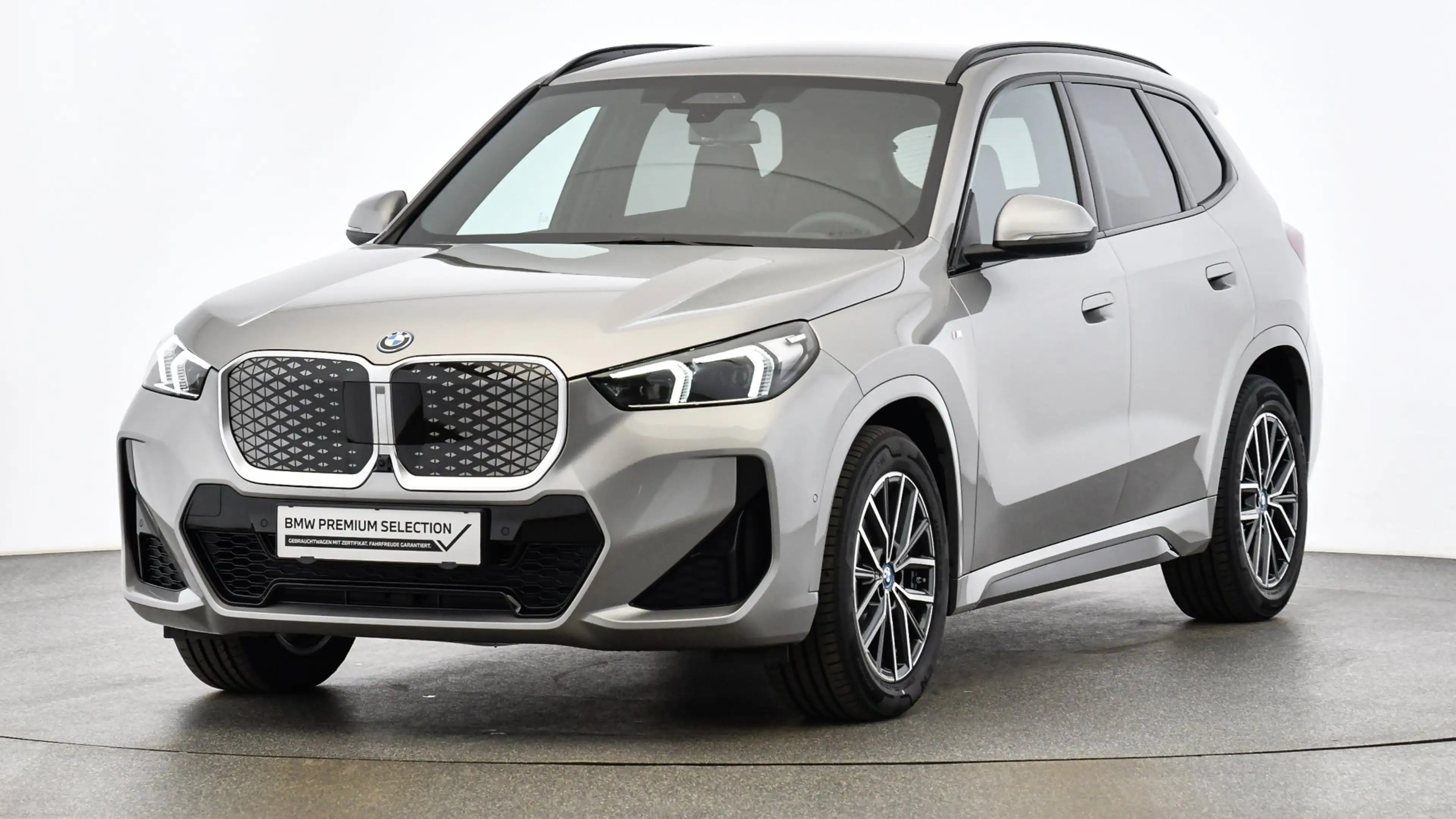 BMW iX1 eDrive20 — photo 2