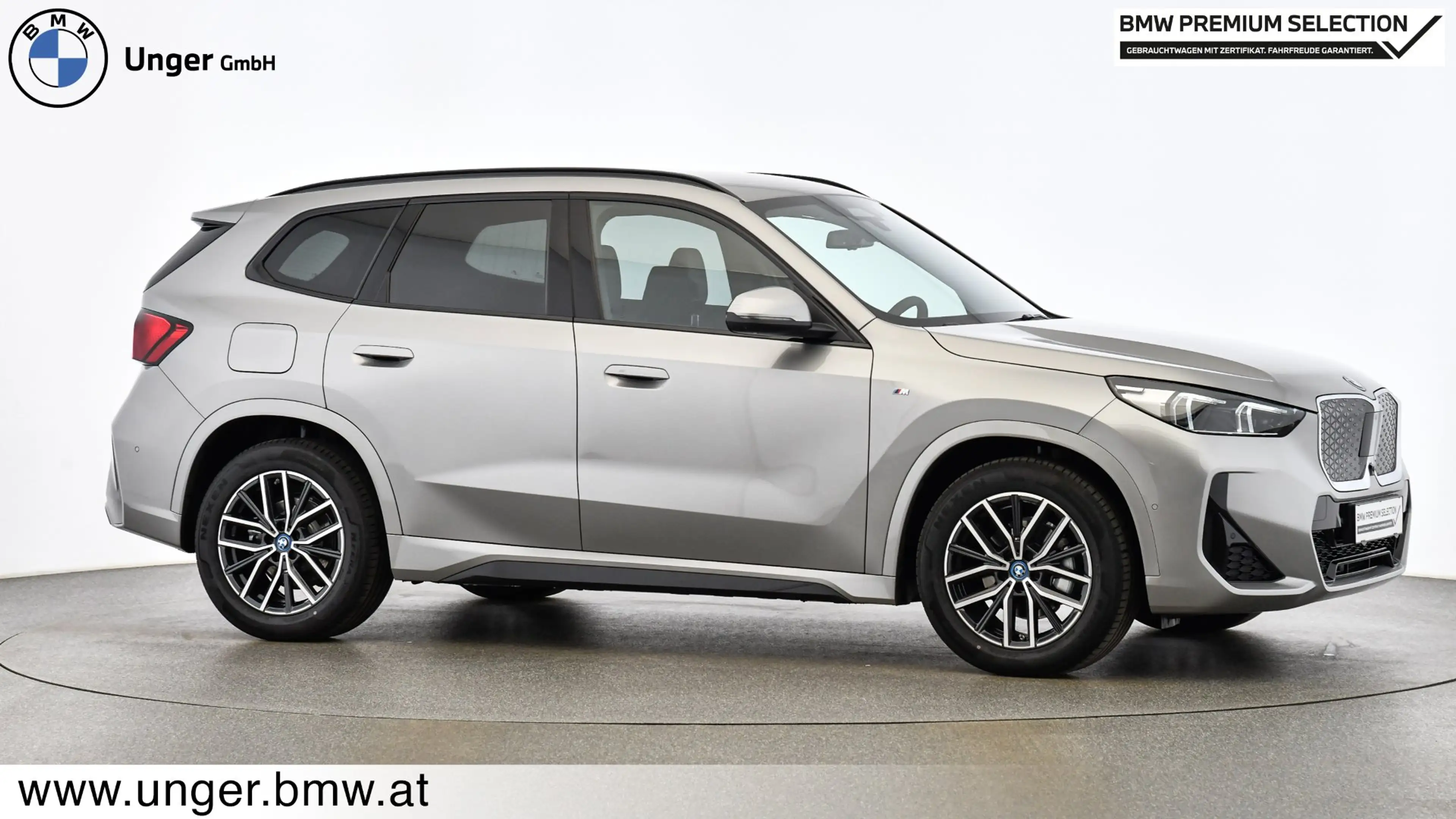 BMW iX1 eDrive20 — photo 13
