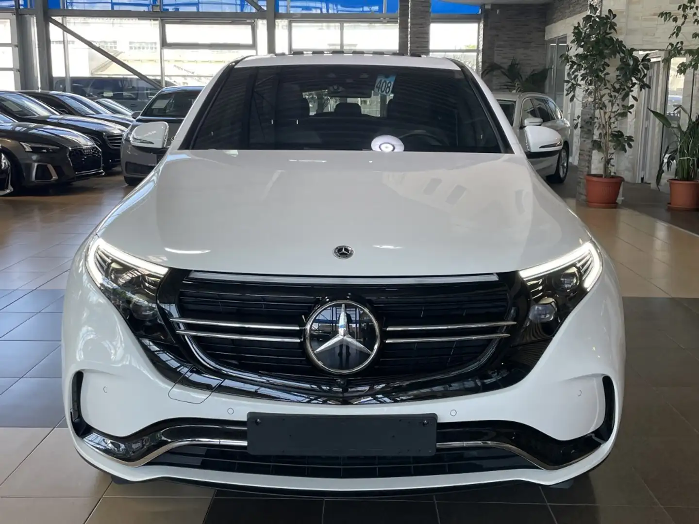 Mercedes-Benz EQC 400 AMG Line 4Matic Pano. AHK Distr.+ R.Cam Weiß - 2