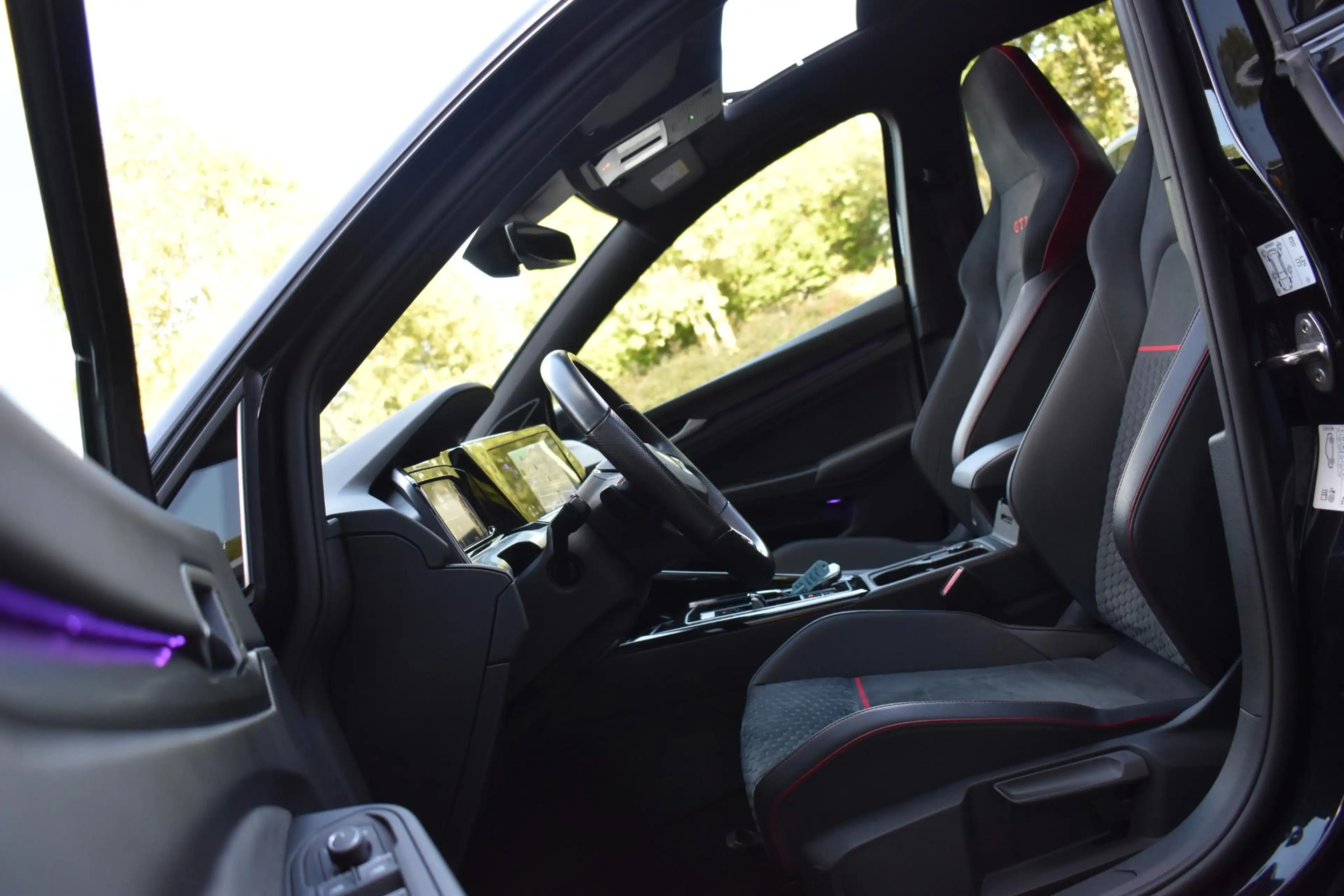 Volkswagen Golf GTI 2.0 TSI Pano HUD HK Camera Lane ACC — photo 9