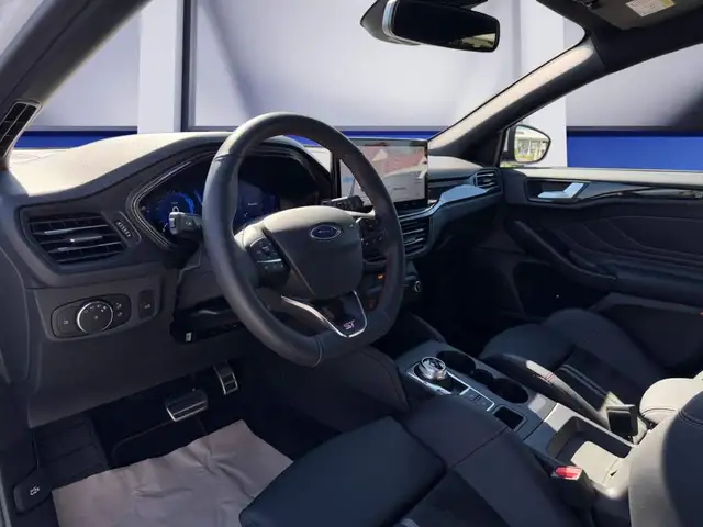 Ford Focus view 13