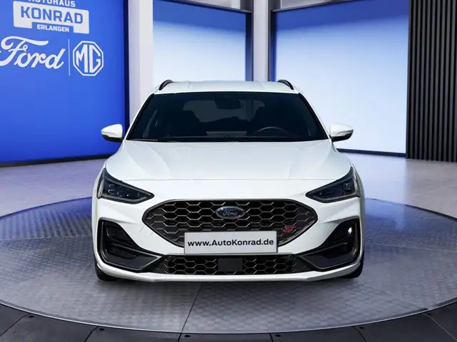 Ford Focus view 2